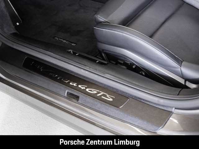 Porsche 992 911 Carrera 4 GTS Cabriolet InnoDrive PDCC
