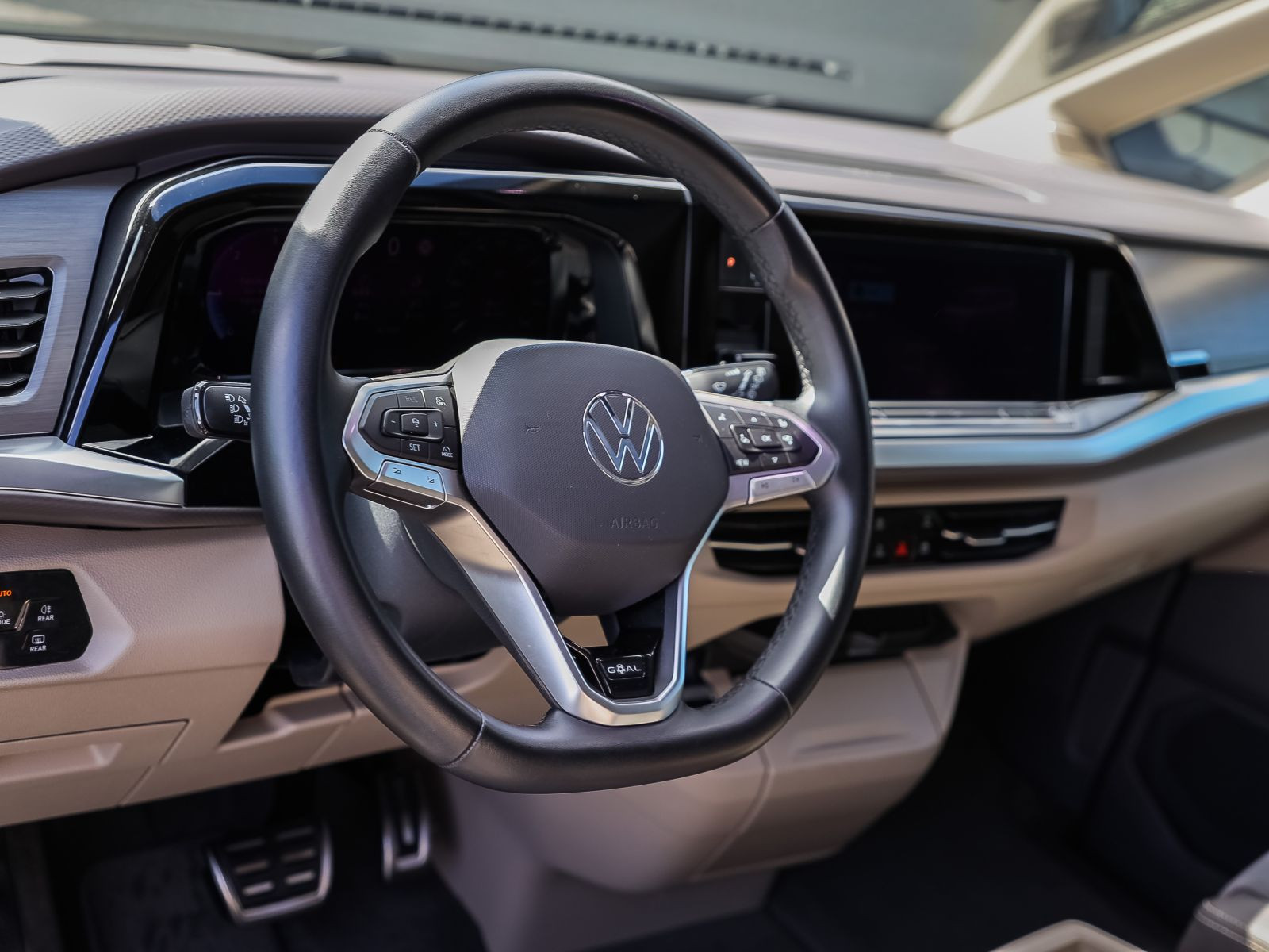 Volkswagen T7 Multivan Life 2.0 TDI DSG Navi AHK Panorama
