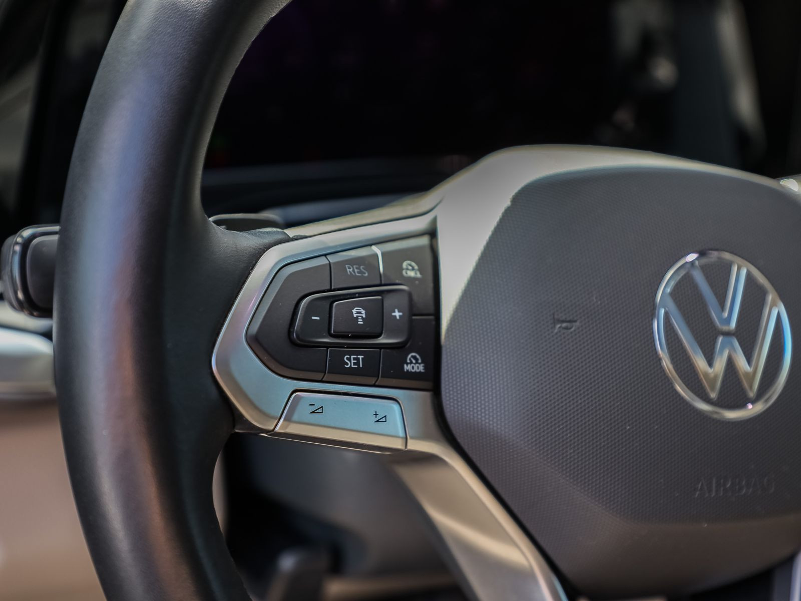 Volkswagen T7 Multivan Life 2.0 TDI DSG Navi AHK Panorama