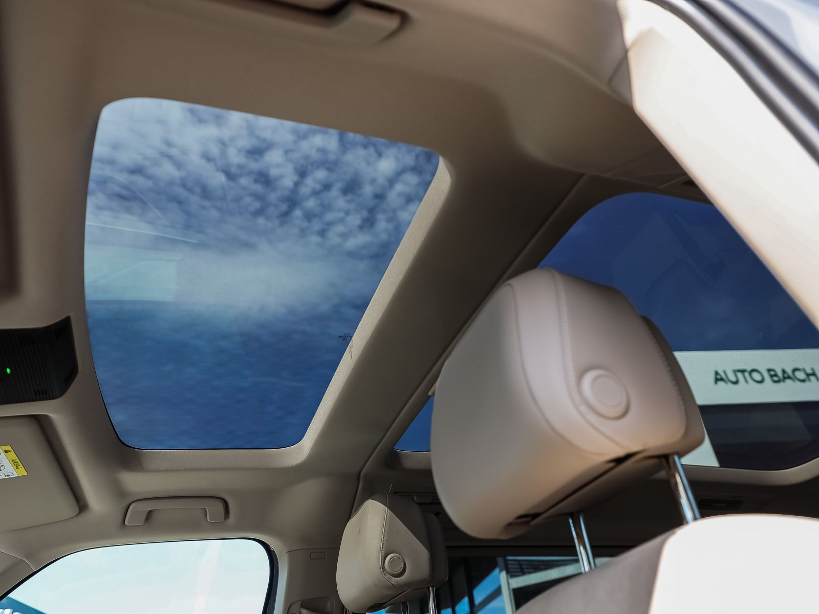 Volkswagen T7 Multivan Life 2.0 TDI DSG Navi AHK Panorama