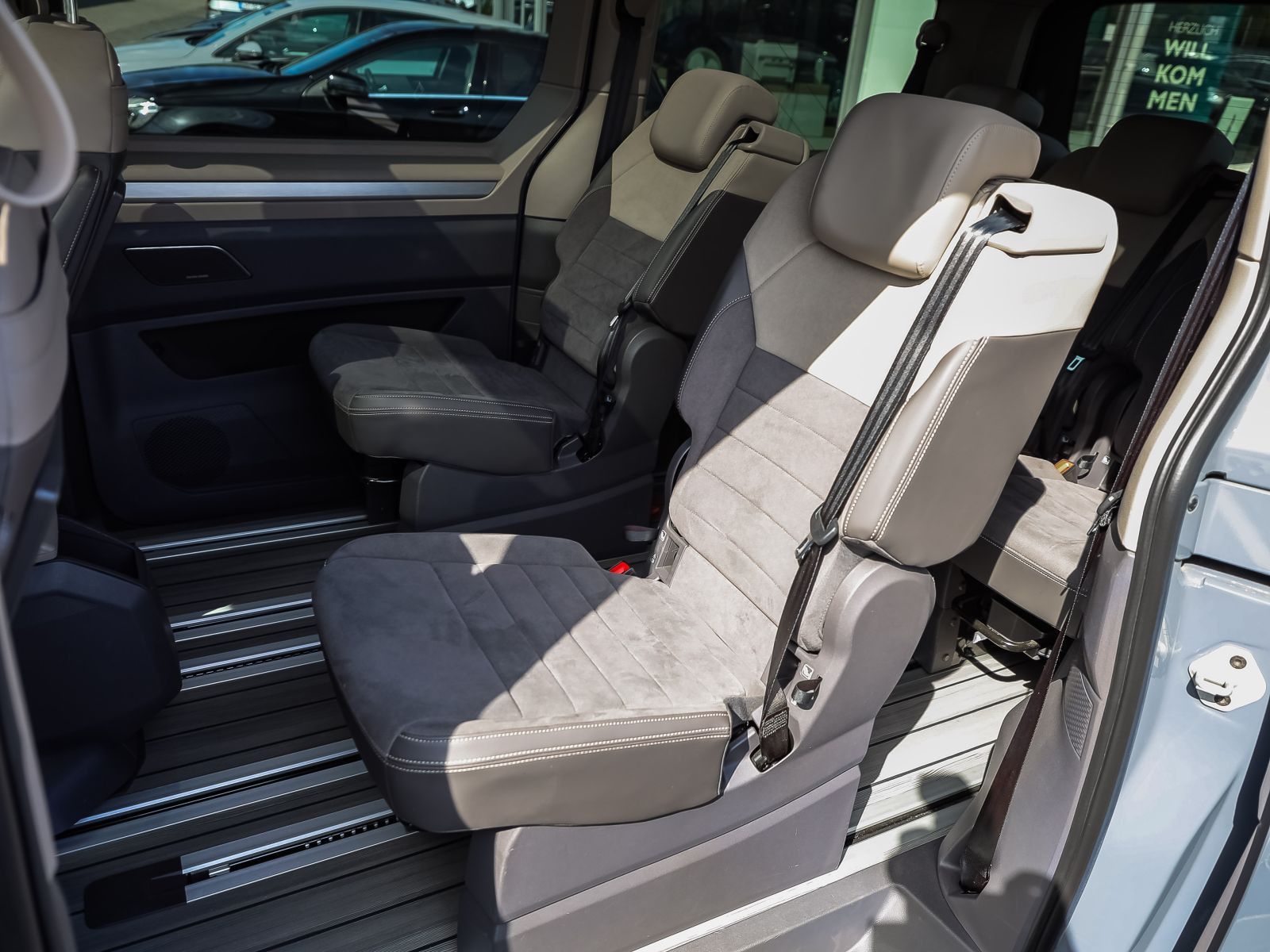 Volkswagen T7 Multivan Life 2.0 TDI DSG Navi AHK Panorama