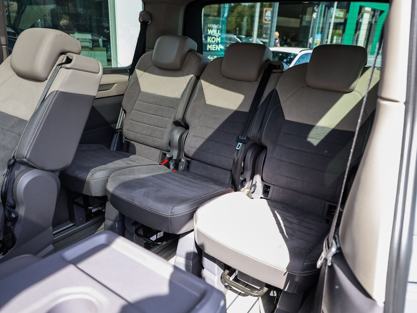 Volkswagen T7 Multivan Life 2.0 TDI DSG Navi AHK Panorama