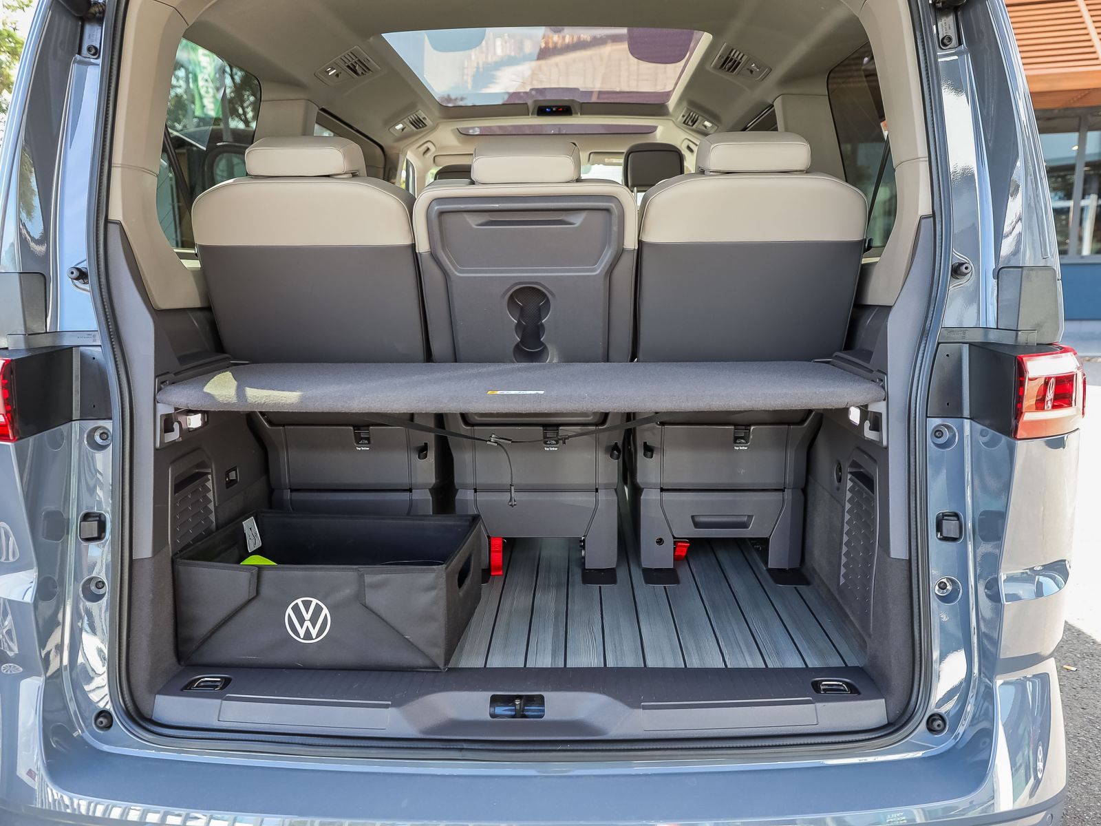 Volkswagen T7 Multivan Life 2.0 TDI DSG Navi AHK Panorama