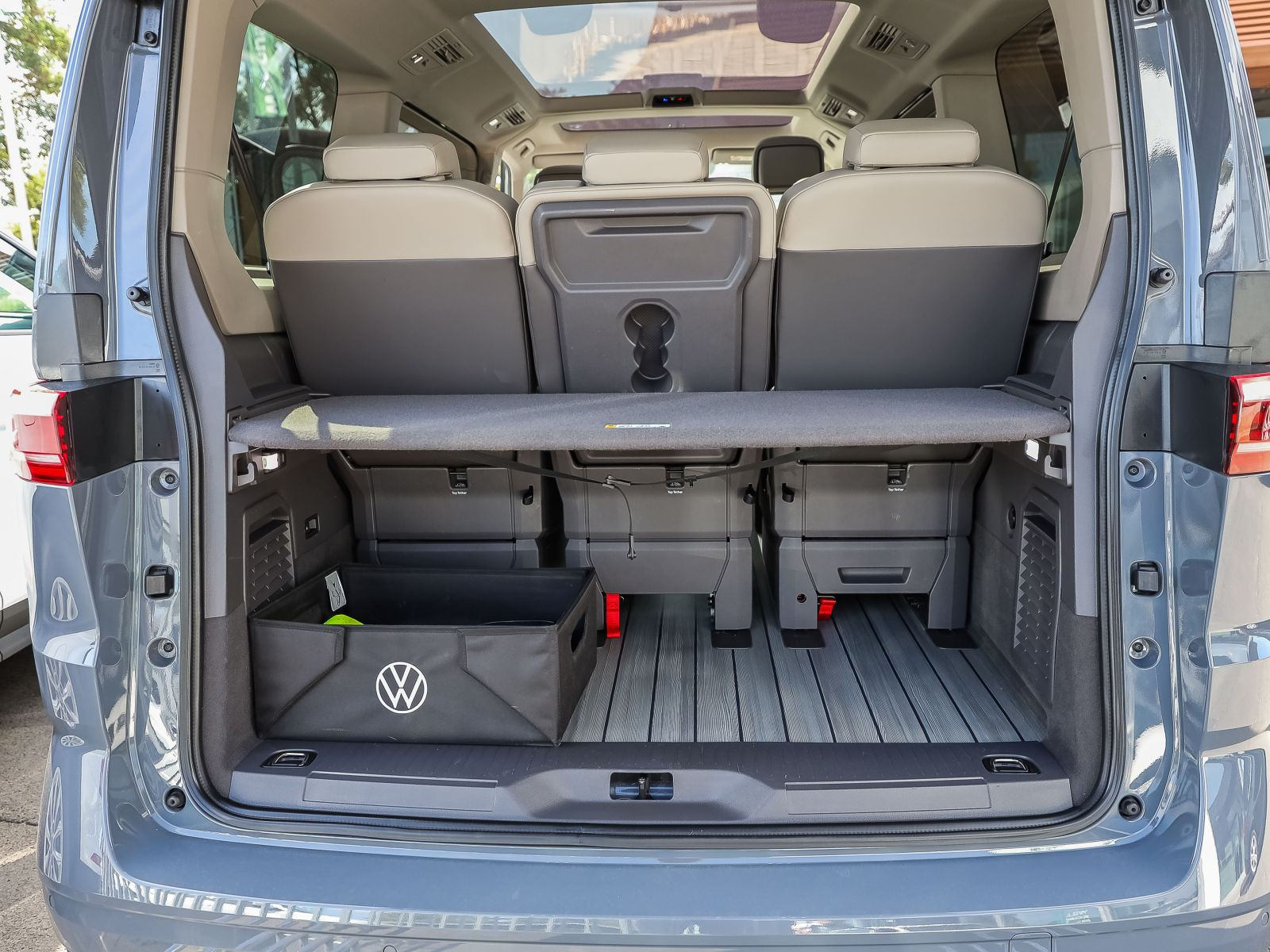 Volkswagen T7 Multivan Life 2.0 TDI DSG Navi AHK Panorama