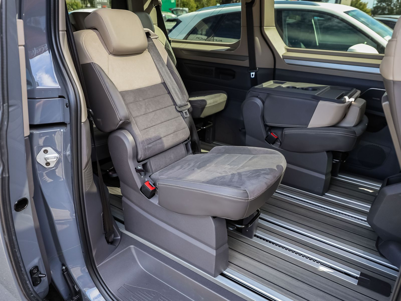 Volkswagen T7 Multivan Life 2.0 TDI DSG Navi AHK Panorama