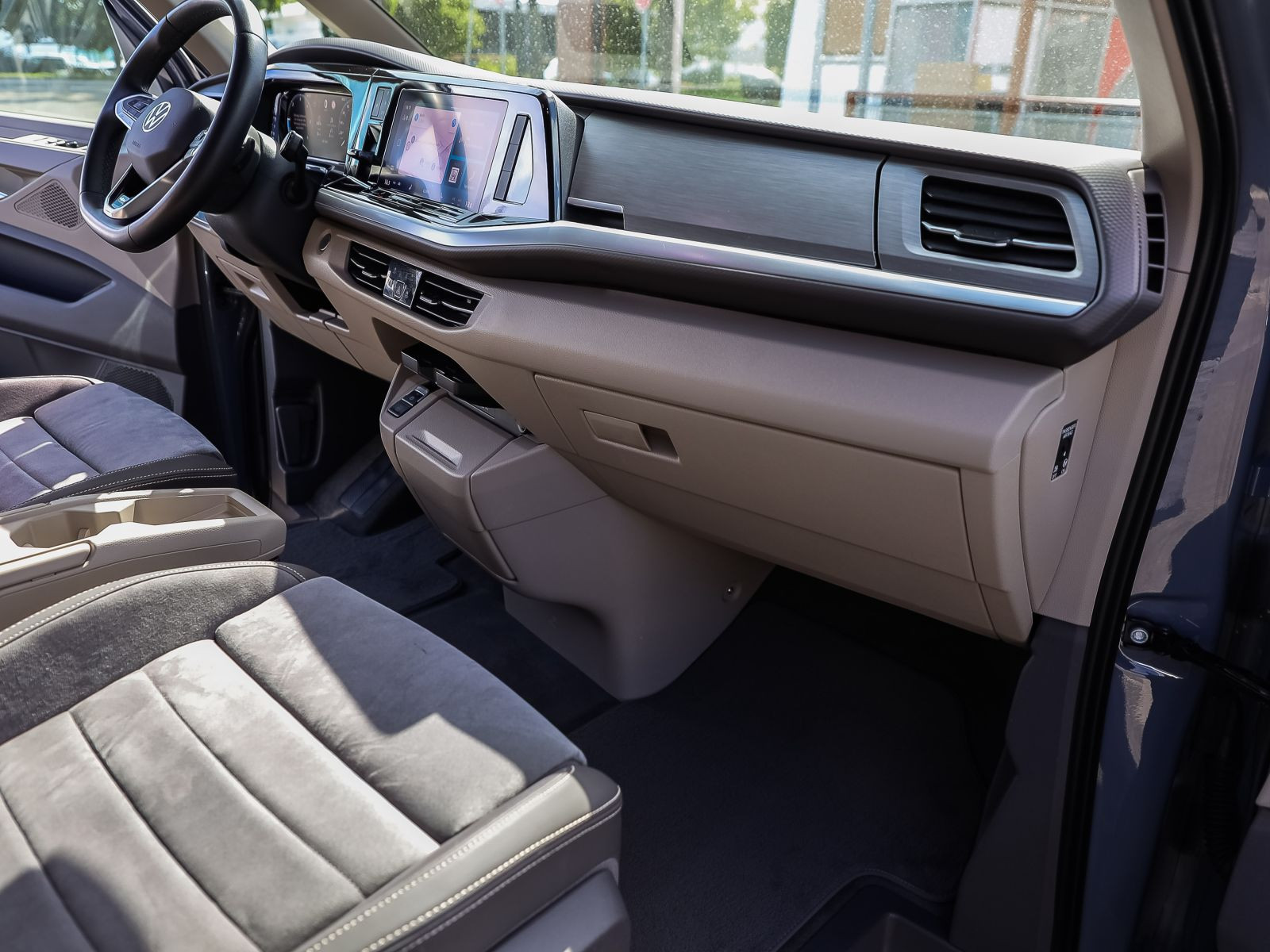 Volkswagen T7 Multivan Life 2.0 TDI DSG Navi AHK Panorama
