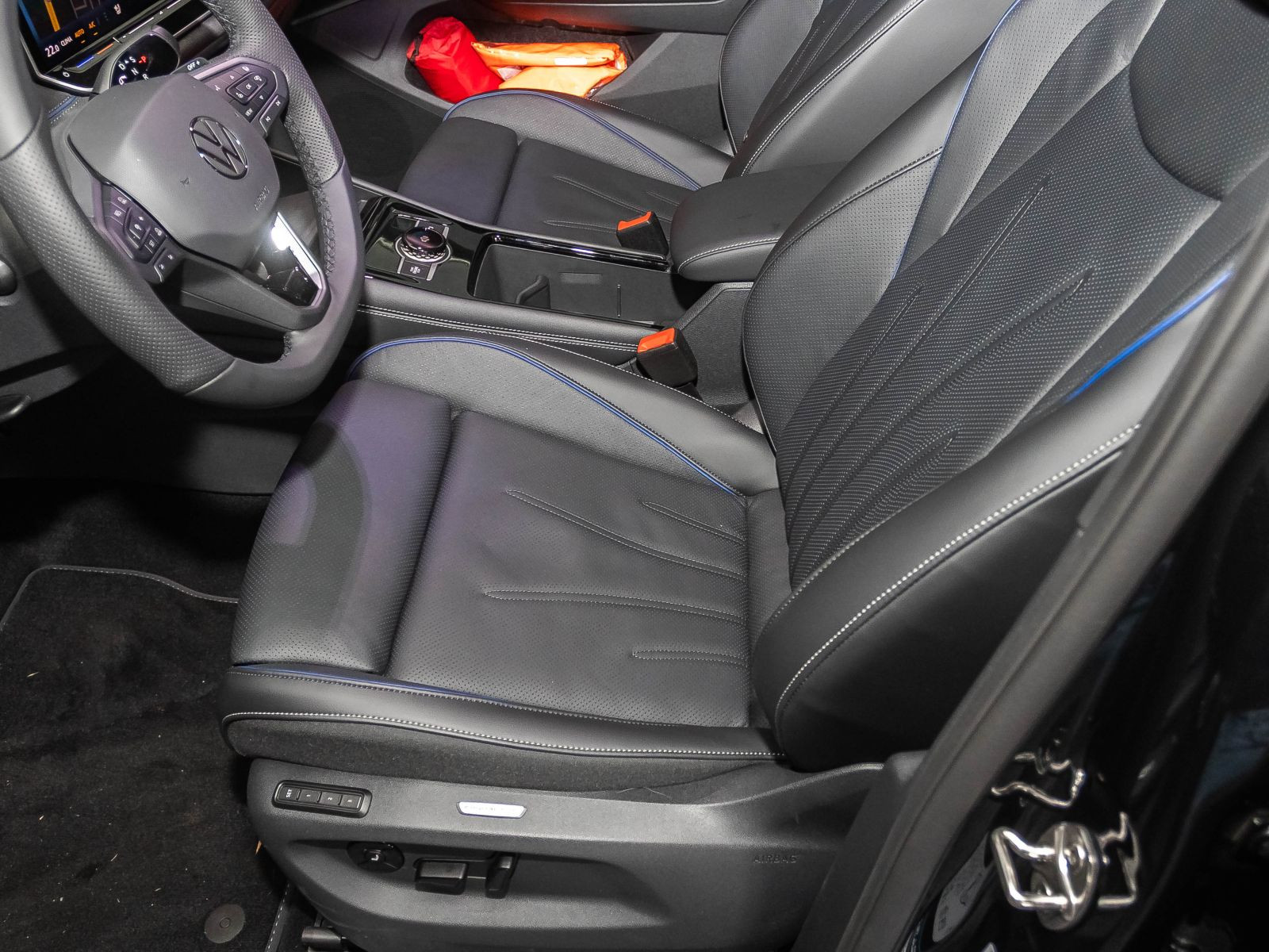 Volkswagen Tayron 2.0 TDI DSG R-Line Black Style, Standheizung, Panoramadach, Soundsystem
