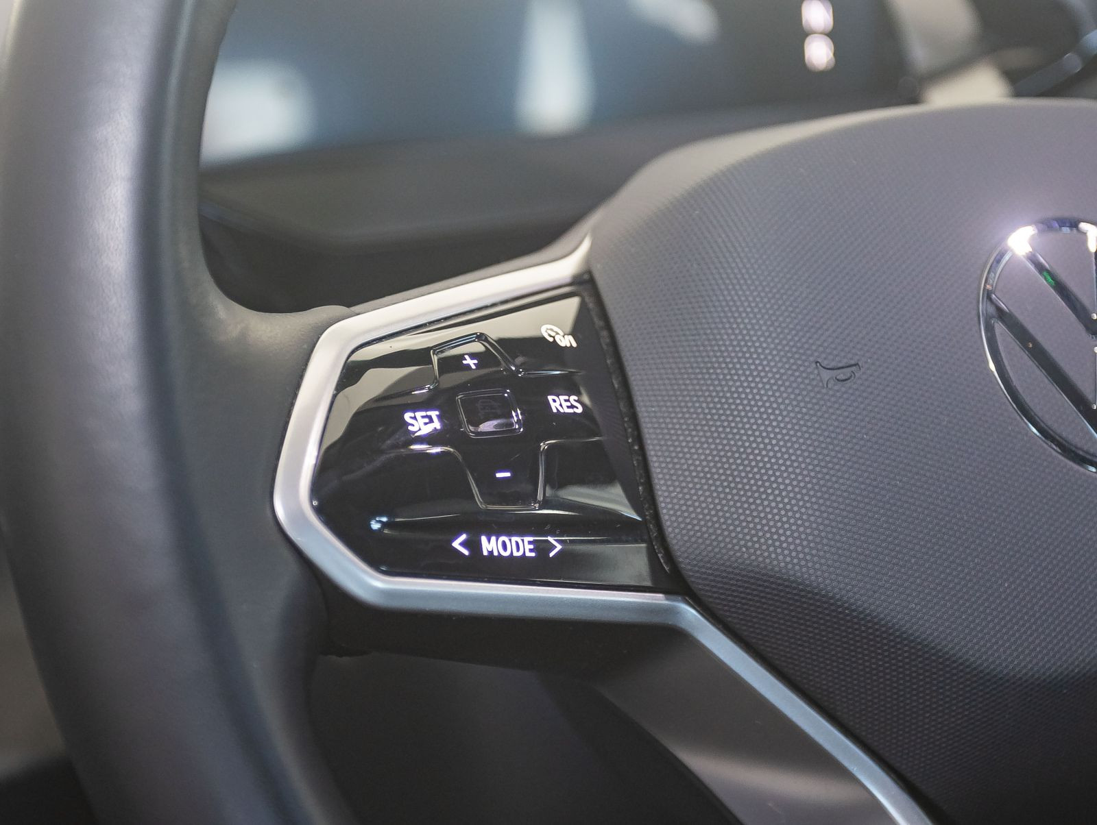 Volkswagen ID.4 Pro Performance Navi LED ACC Standklima AHK