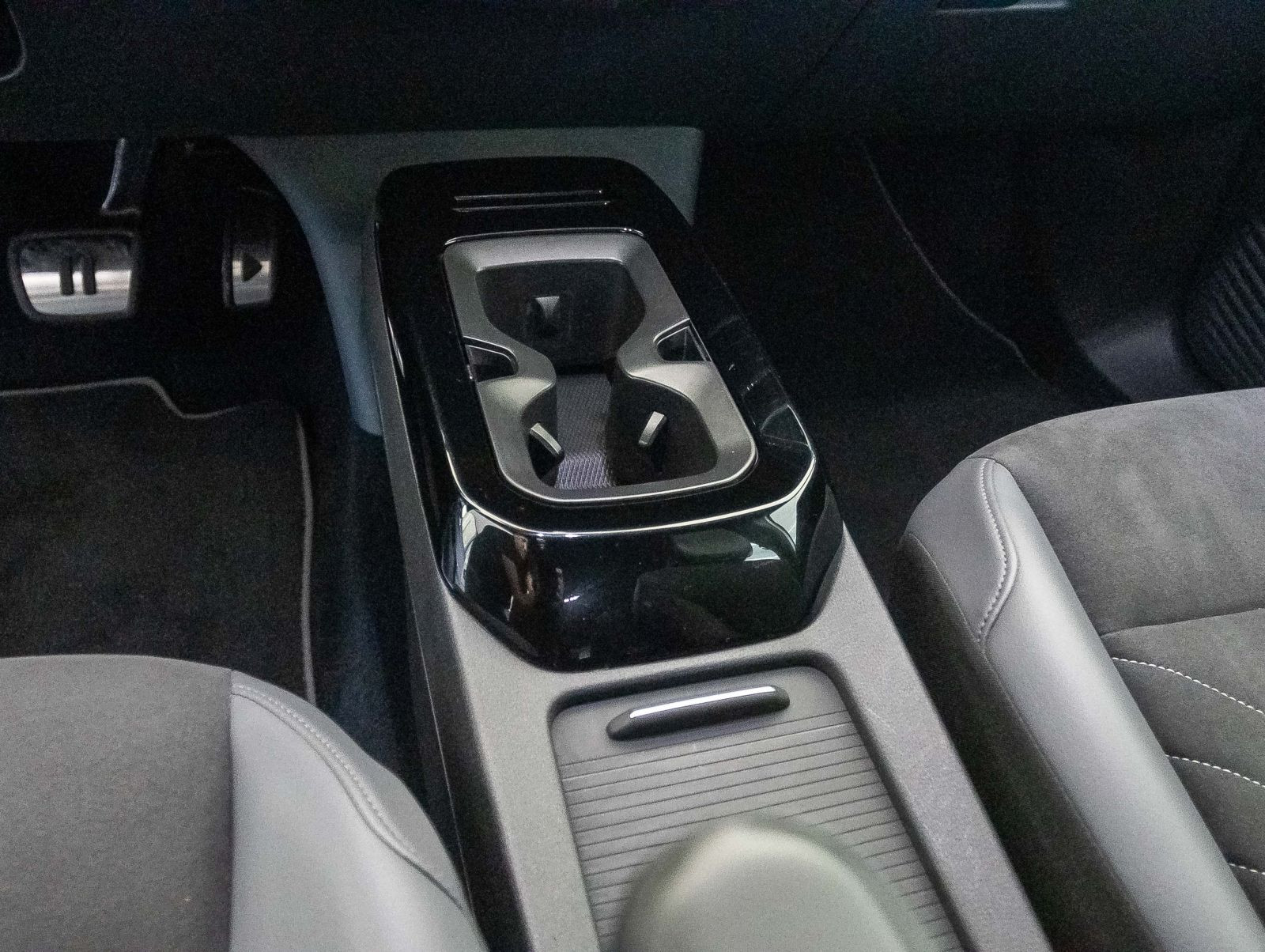 Volkswagen ID.4 Pro Performance Navi LED ACC Standklima AHK