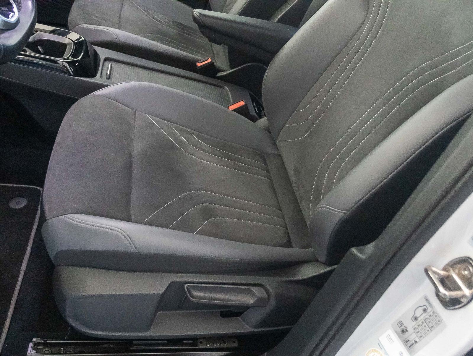 Volkswagen ID.4 Pro Performance Navi LED ACC Standklima AHK