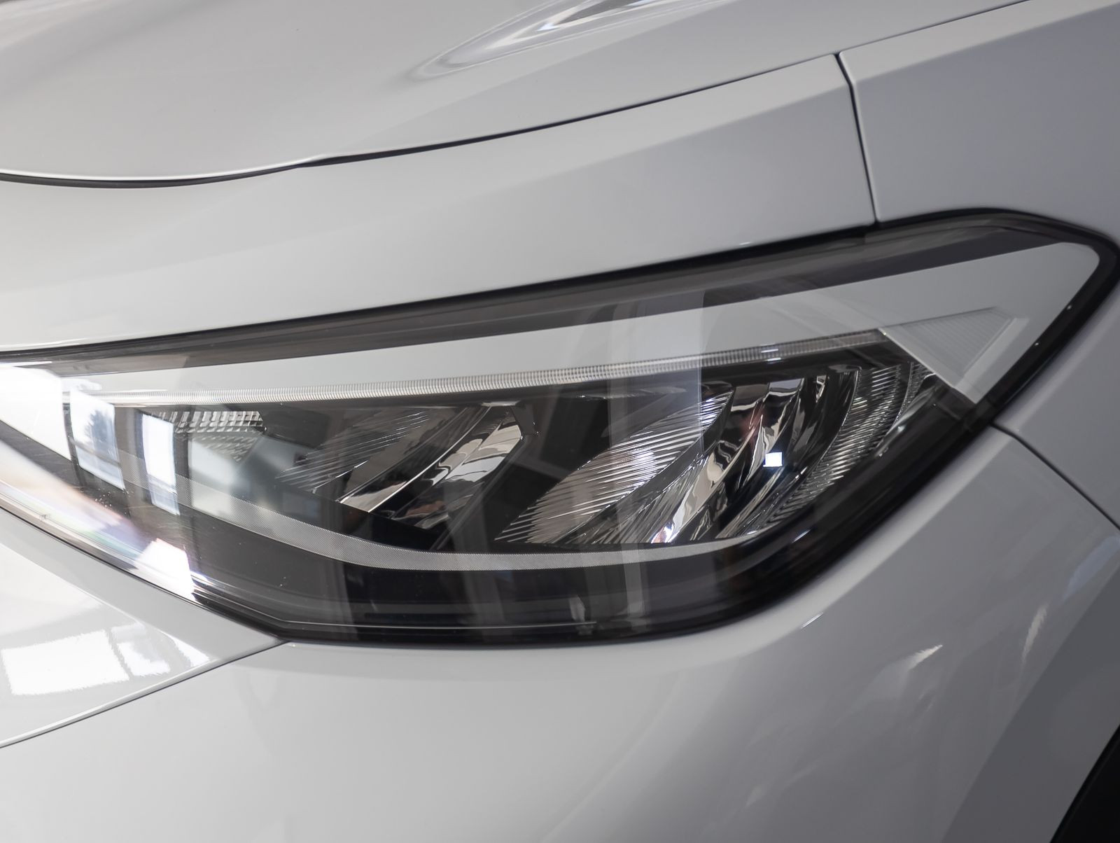 Volkswagen ID.4 Pro Performance Navi LED ACC Standklima AHK