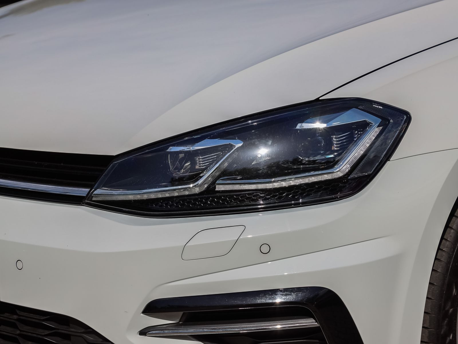 Volkswagen Golf VII 1.5 TSI DSG R-Line, Navi, LED, Rückfahrkamera, Parkpilot