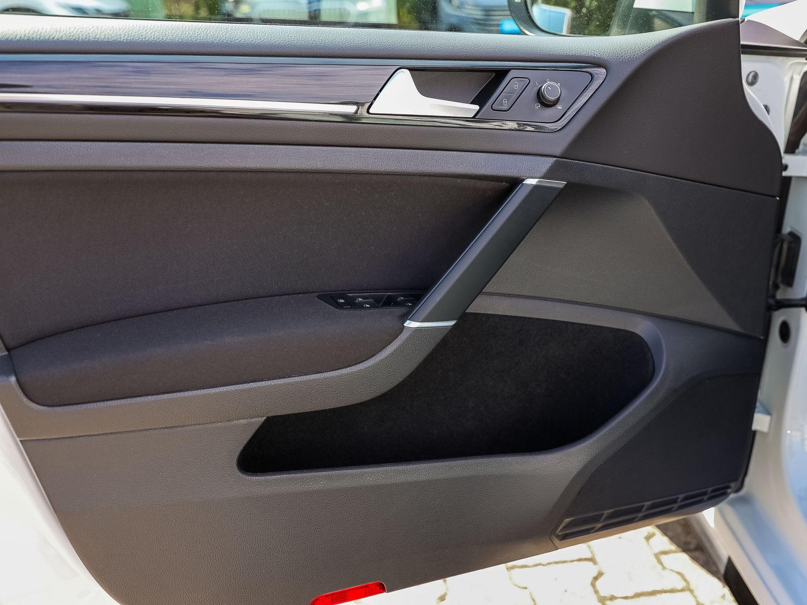 Volkswagen Golf VII 1.5 TSI DSG R-Line, Navi, LED, Rückfahrkamera, Parkpilot