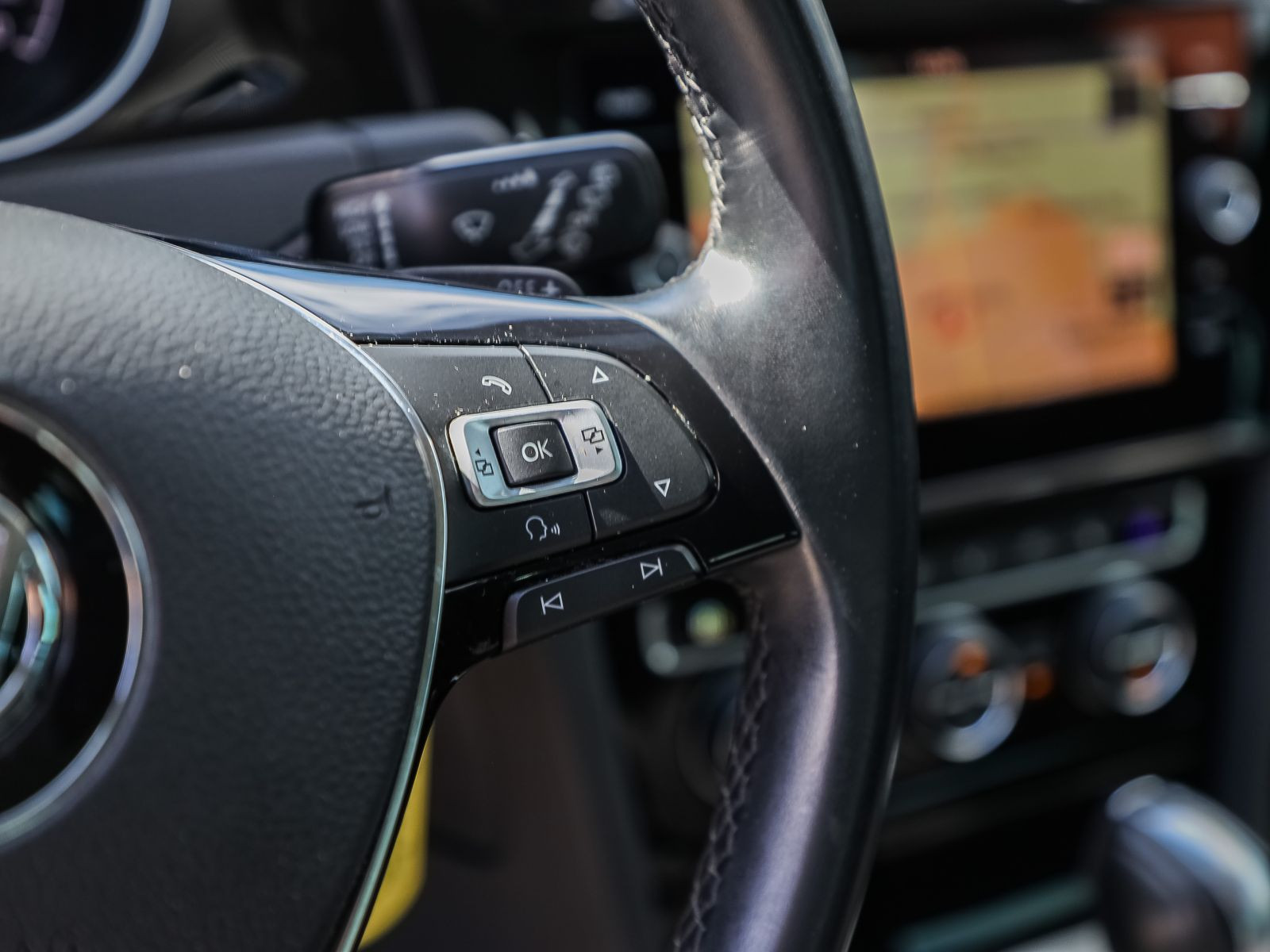Volkswagen Golf VII 1.5 TSI DSG R-Line, Navi, LED, Rückfahrkamera, Parkpilot