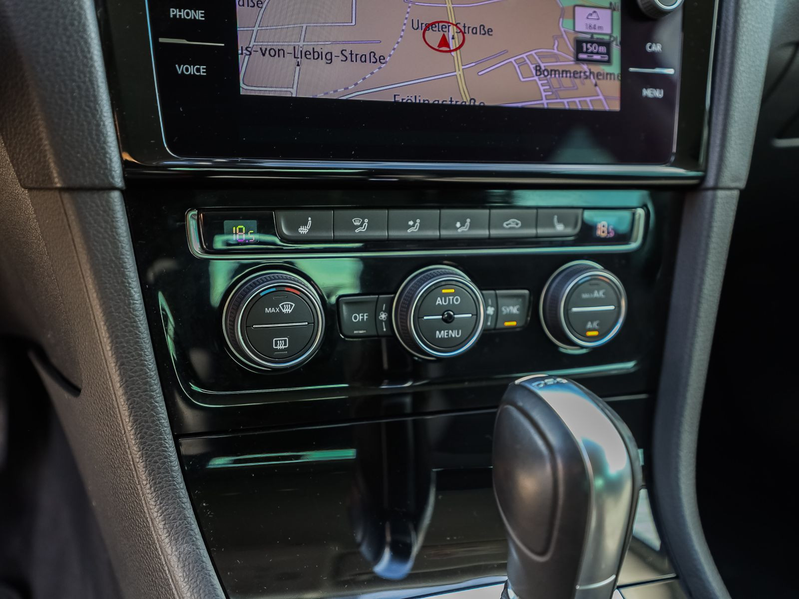 Volkswagen Golf VII 1.5 TSI DSG R-Line, Navi, LED, Rückfahrkamera, Parkpilot