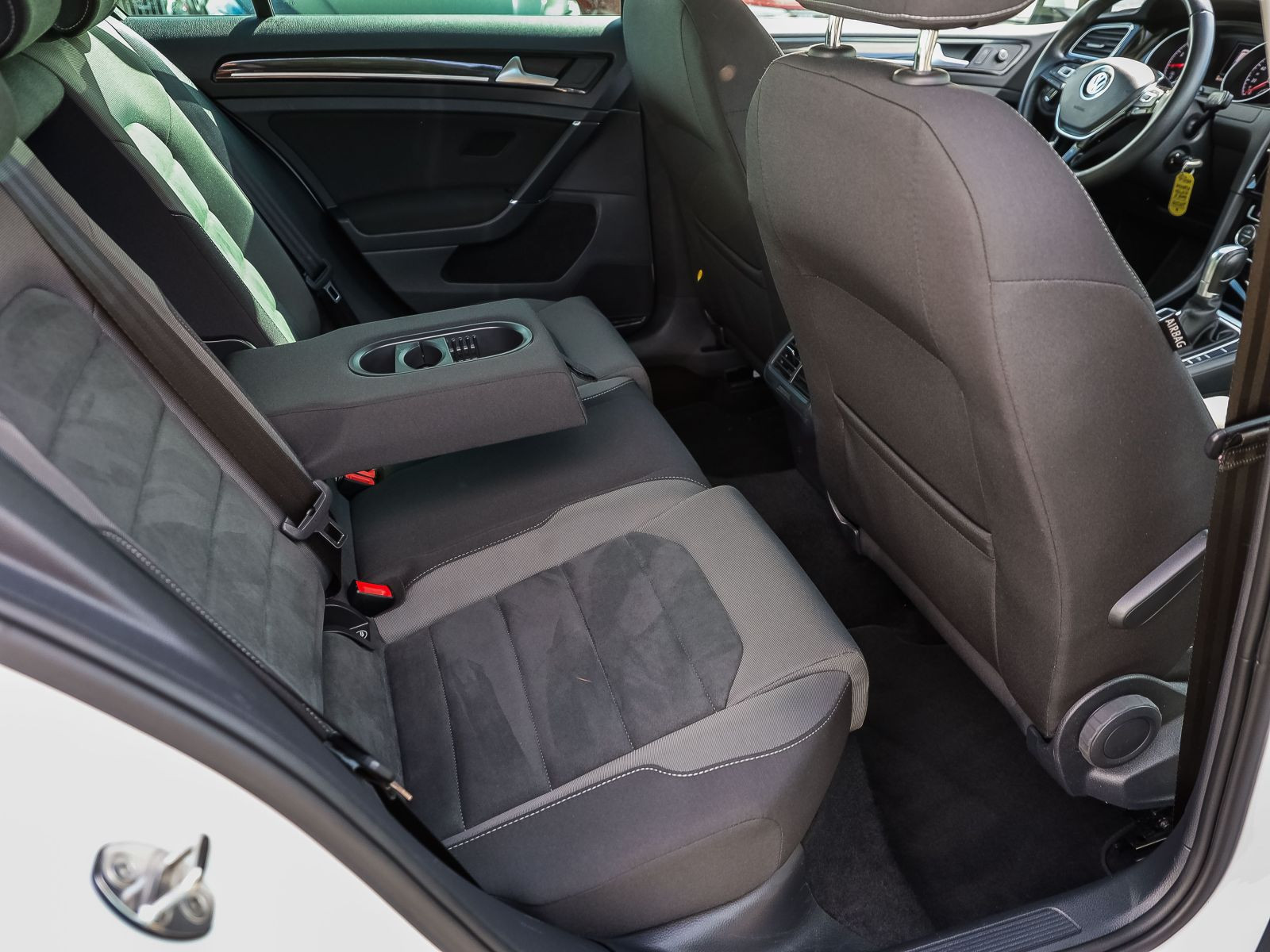 Volkswagen Golf VII 1.5 TSI DSG R-Line, Navi, LED, Rückfahrkamera, Parkpilot