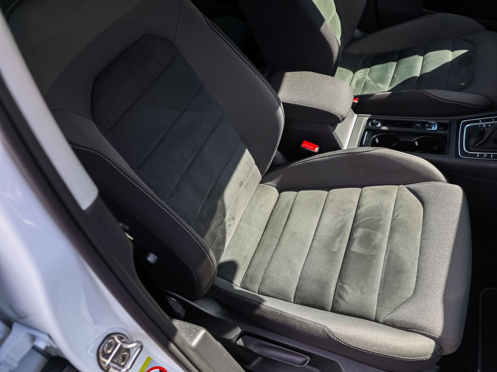 Volkswagen Golf VII 1.5 TSI DSG R-Line, Navi, LED, Rückfahrkamera, Parkpilot