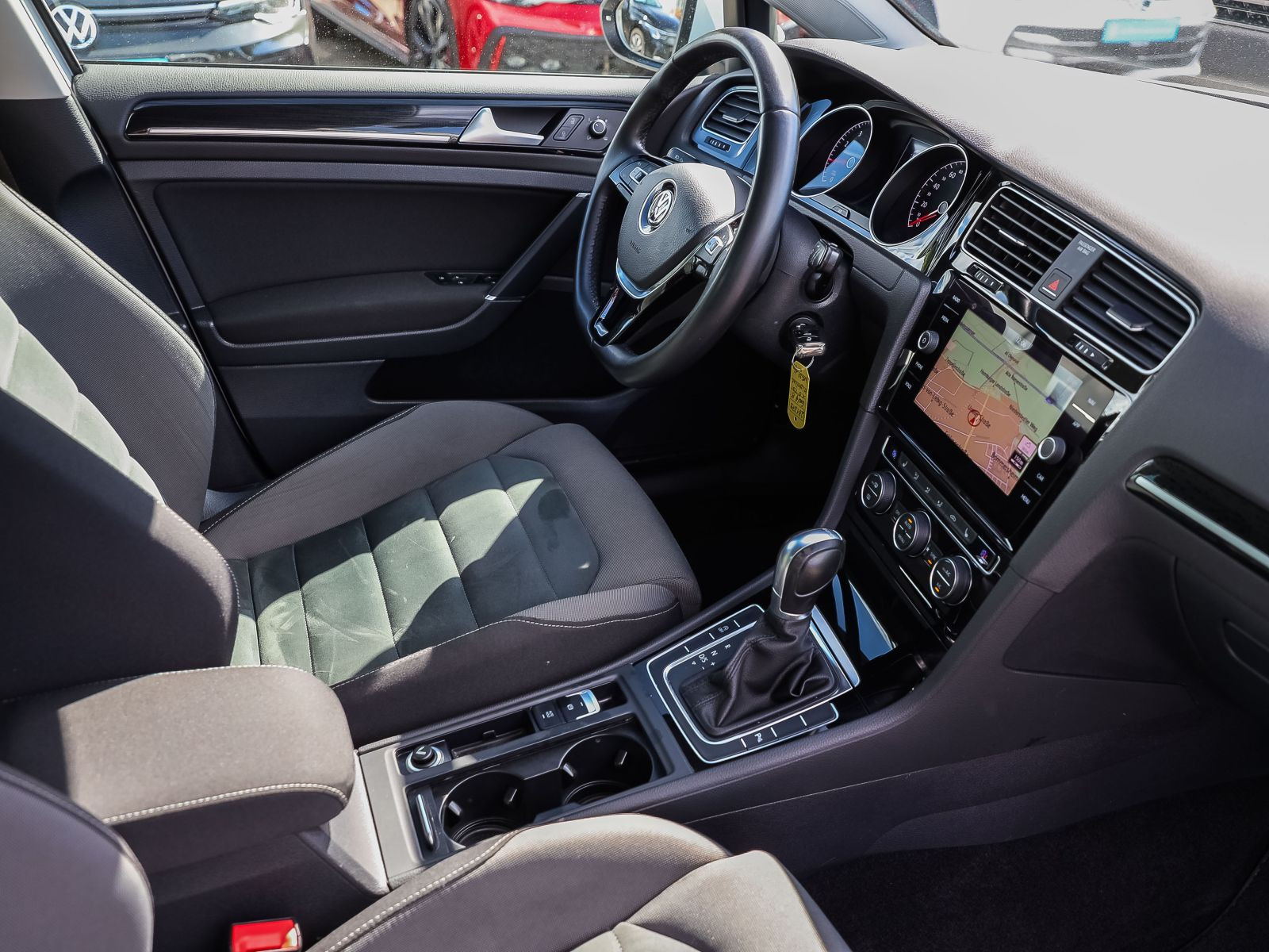 Volkswagen Golf VII 1.5 TSI DSG R-Line, Navi, LED, Rückfahrkamera, Parkpilot