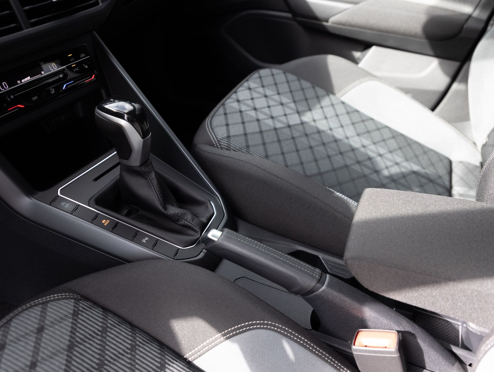 Volkswagen Polo 1.0 TSI DSG R-Line, Panoramadach, LED-Matrix, Navi, Rückfahrkamera