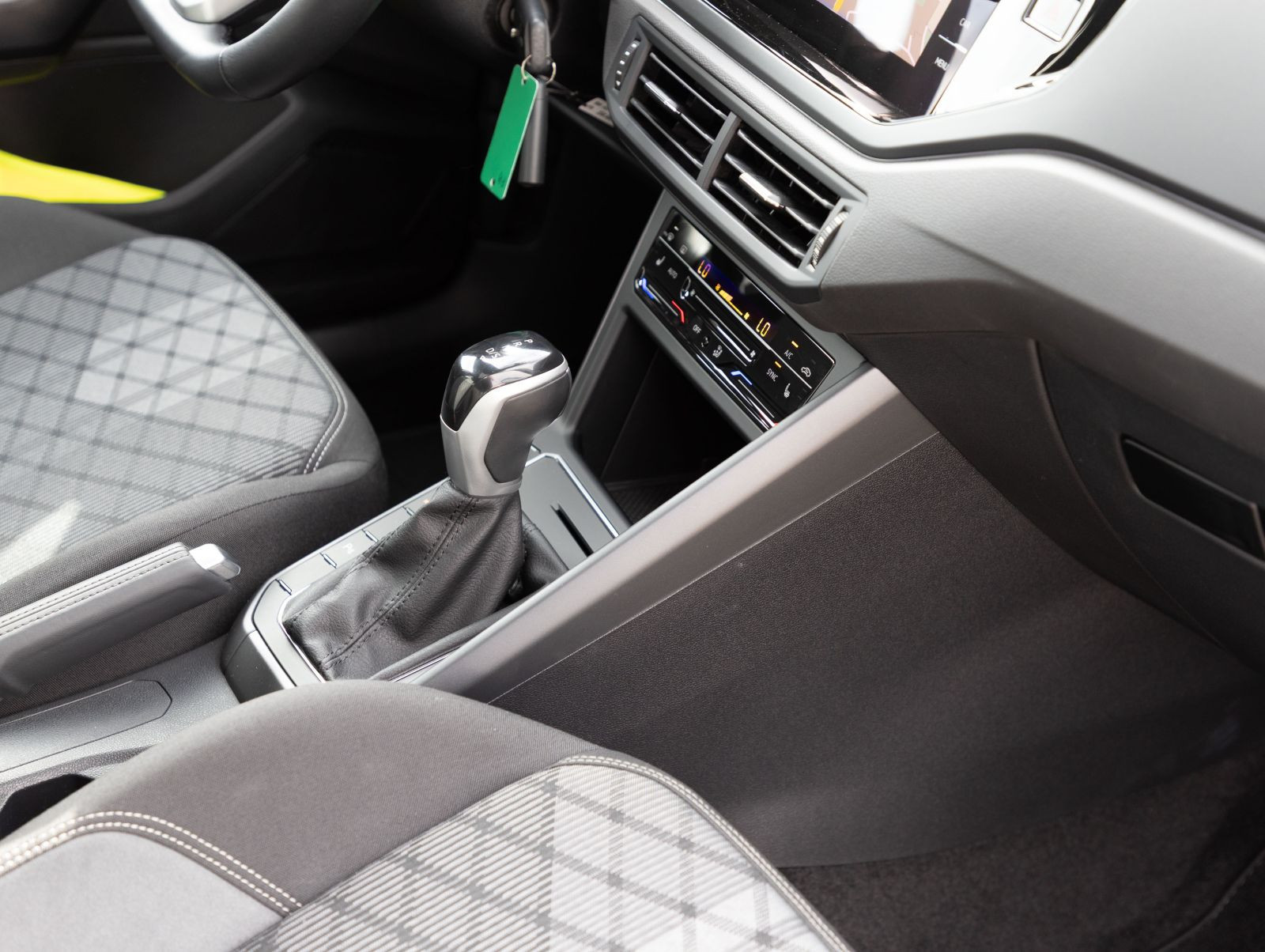Volkswagen Polo 1.0 TSI DSG R-Line, Panoramadach, LED-Matrix, Navi, Rückfahrkamera