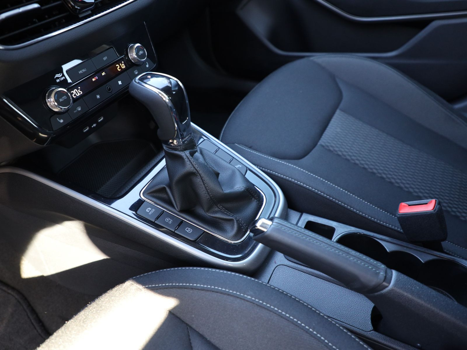 Skoda Fabia Selection 1.5 TSI DSG EPH LED Navi Sitzhzg