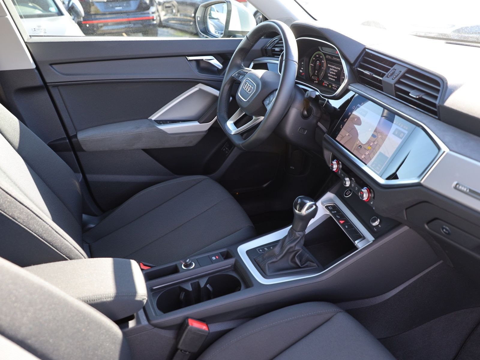 Audi Q3 45TFSIe Stronic Navi LED GRA EPH DAB Carplay