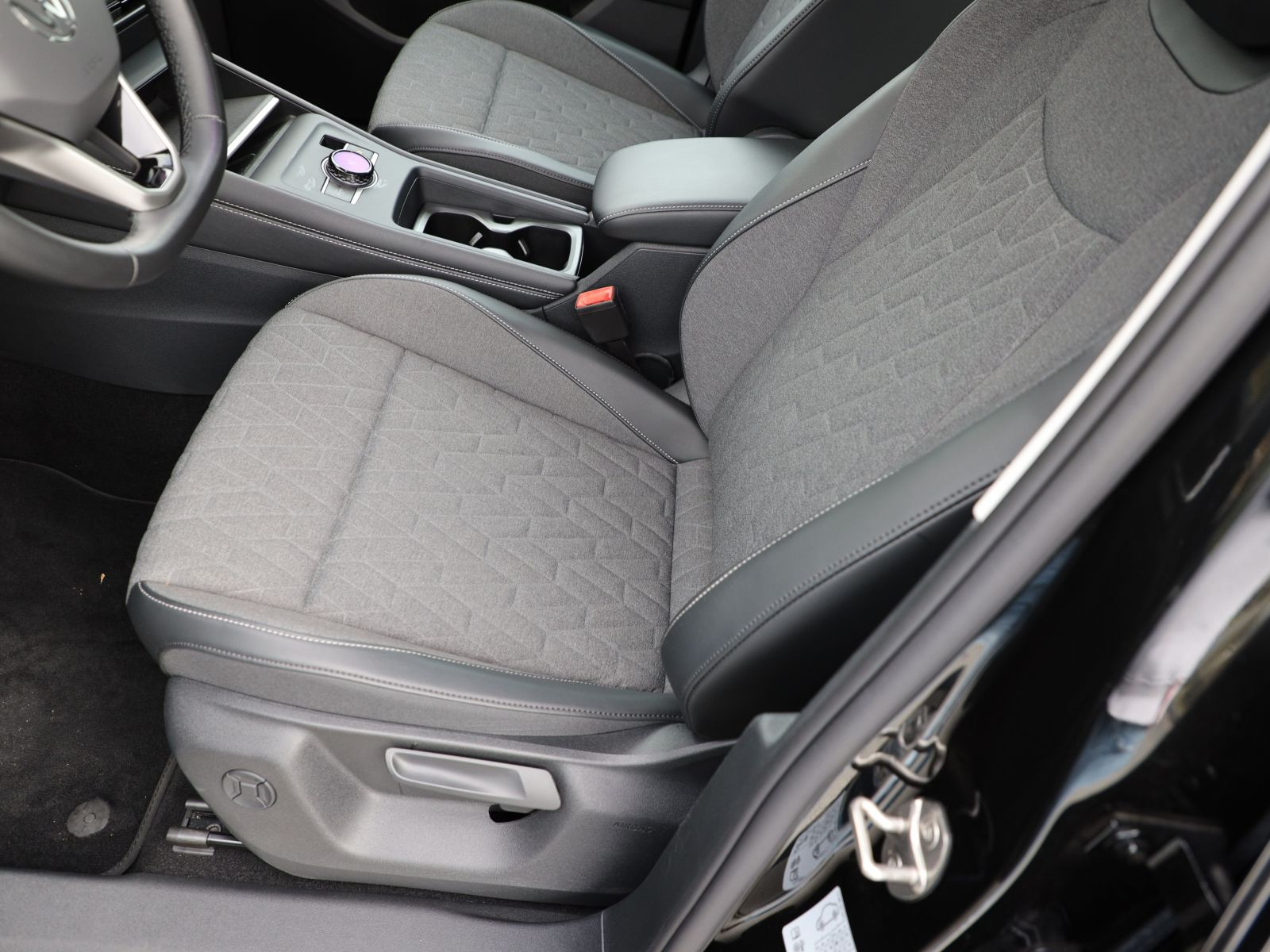 Volkswagen Tayron Life 1.5 eTSI DSG, AHK, Standheizung, Soundsystem, Navi, LED