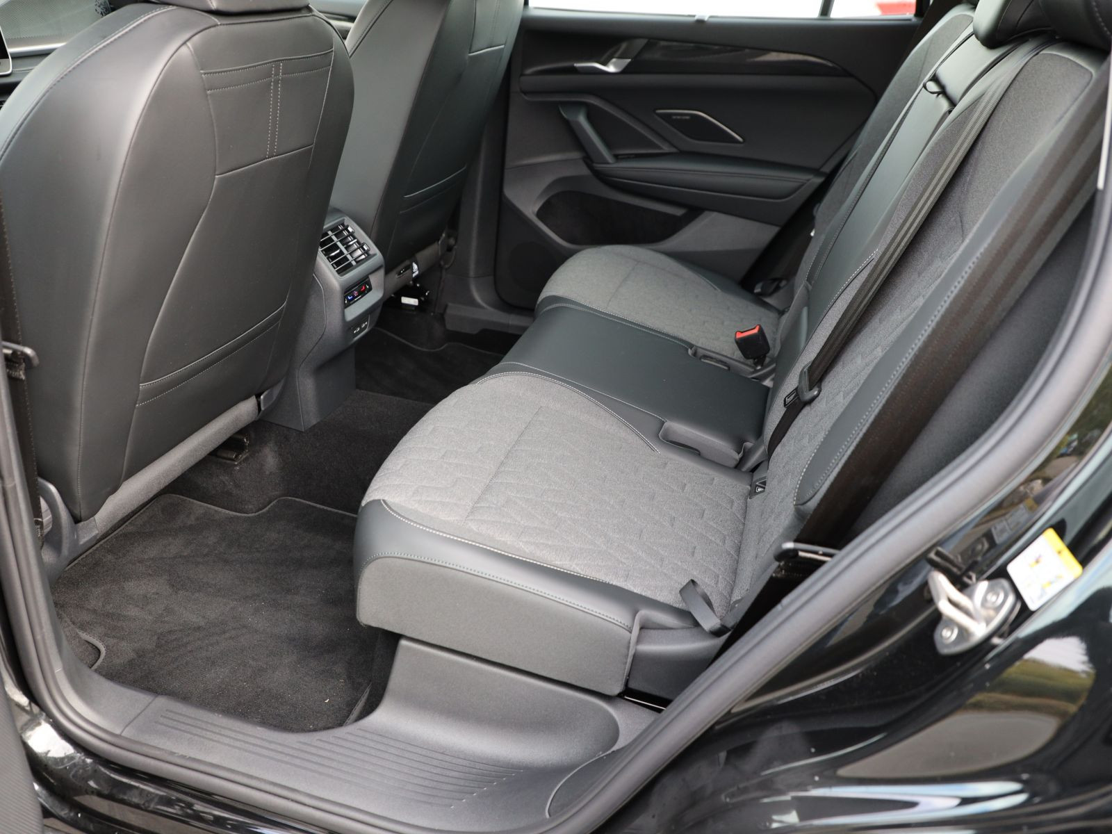 Volkswagen Tayron Life 1.5 eTSI DSG, AHK, Standheizung, Soundsystem, Navi, LED