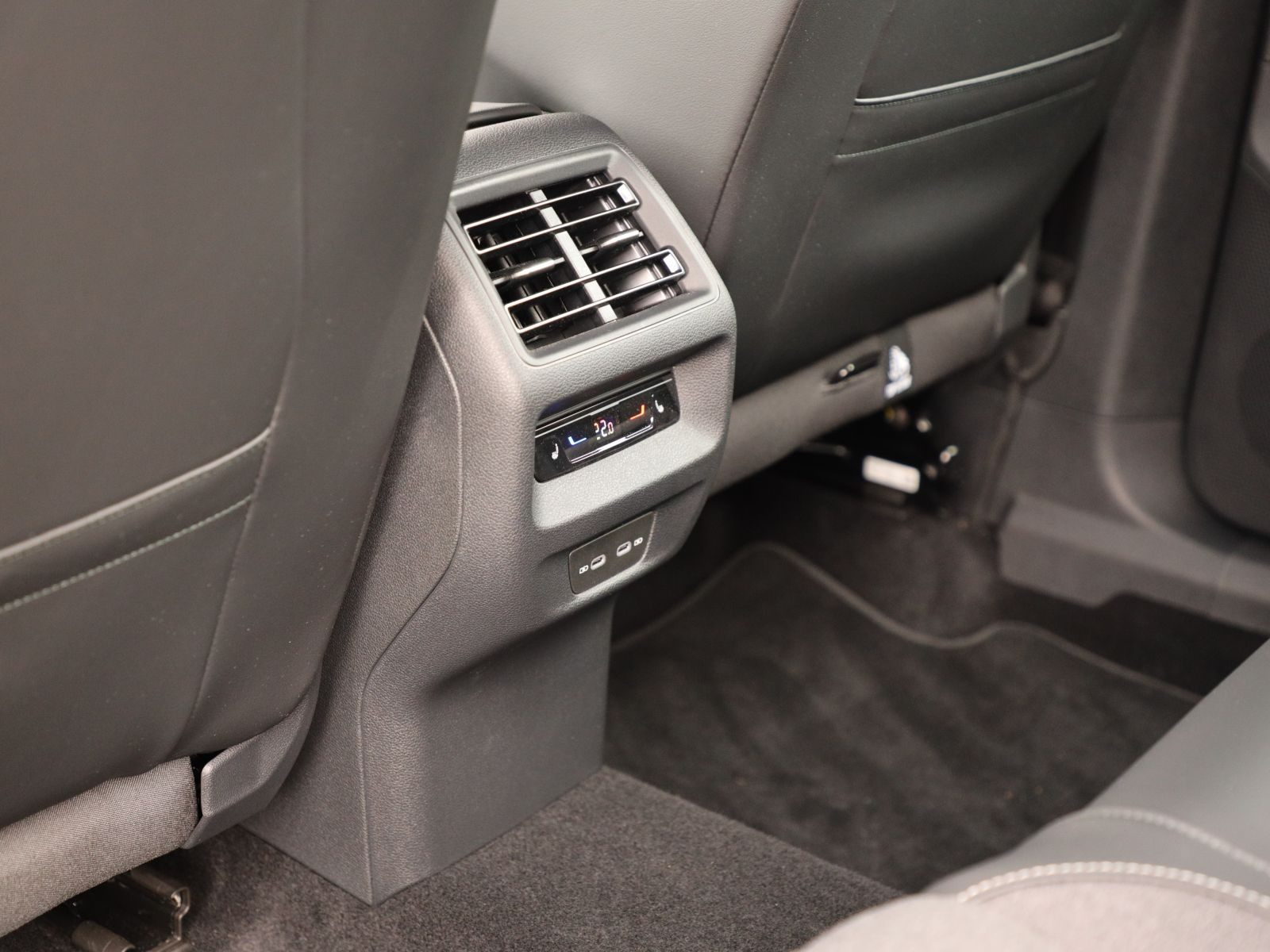 Volkswagen Tayron Life 1.5 eTSI DSG, AHK, Standheizung, Soundsystem, Navi, LED