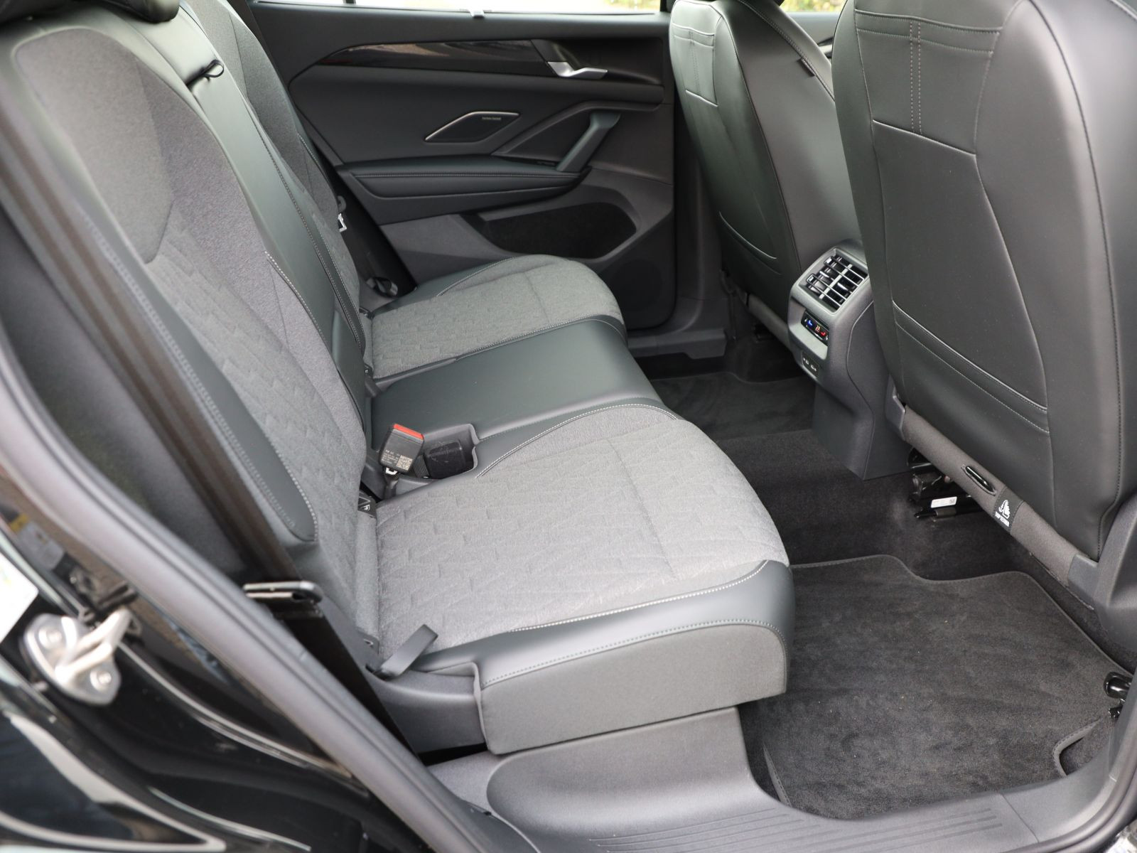 Volkswagen Tayron Life 1.5 eTSI DSG, AHK, Standheizung, Soundsystem, Navi, LED