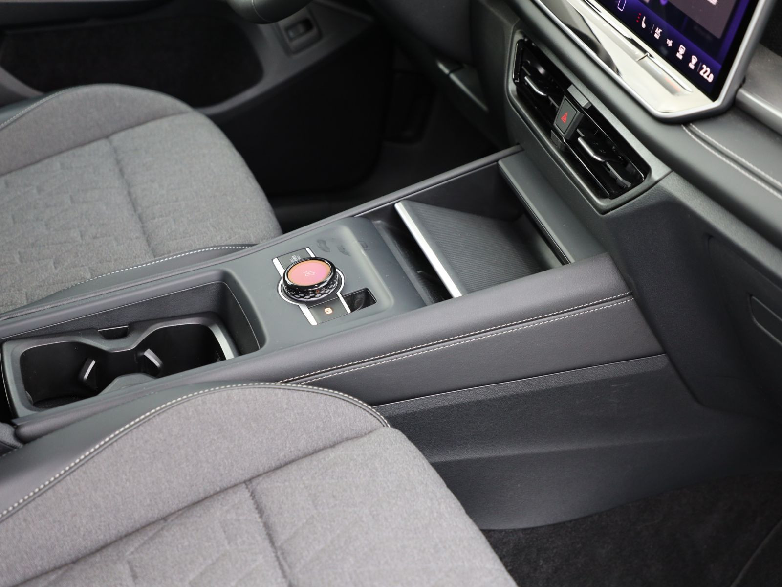 Volkswagen Tayron Life 1.5 eTSI DSG, AHK, Standheizung, Soundsystem, Navi, LED
