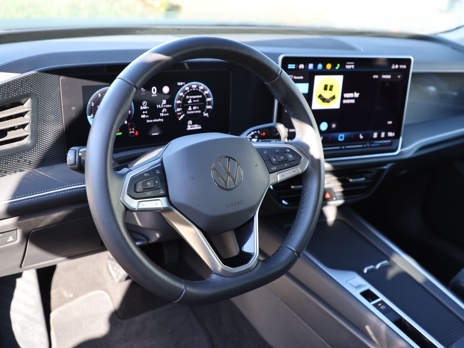 Volkswagen Passat Variant 1.5 eTSI DSG Business, Navi, LED, AHK, Area View inkl. Rückfahrkamera
