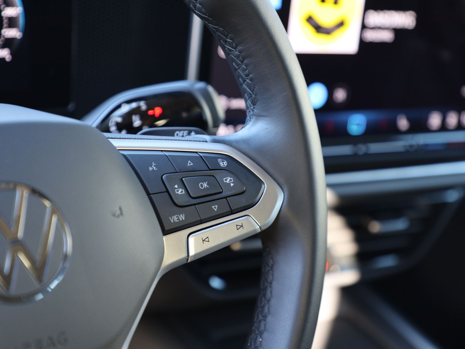 Volkswagen Passat Variant 1.5 eTSI DSG Business, Navi, LED, AHK, Area View inkl. Rückfahrkamera