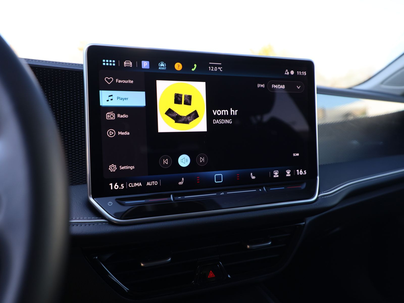 Volkswagen Passat Variant 1.5 eTSI DSG Business, Navi, LED, AHK, Area View inkl. Rückfahrkamera