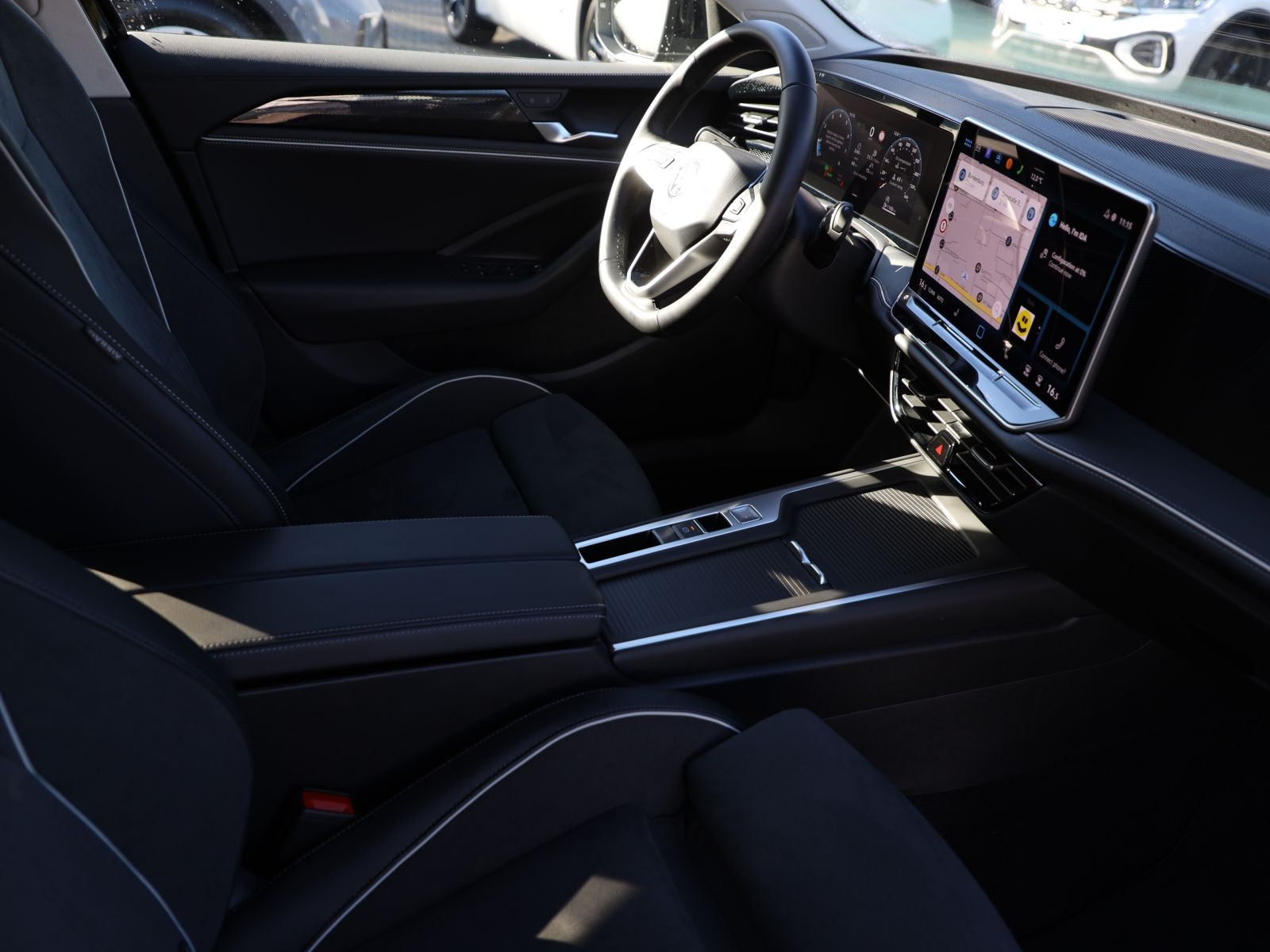 Volkswagen Passat Variant 1.5 eTSI DSG Business, Navi, LED, AHK, Area View inkl. Rückfahrkamera