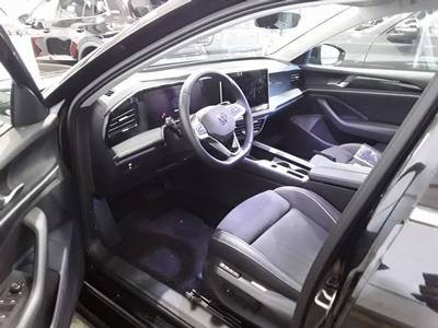 Volkswagen Passat Variant 1.5 eTSI DSG Business, Navi, LED, AHK, Area View inkl. Rückfahrkamera