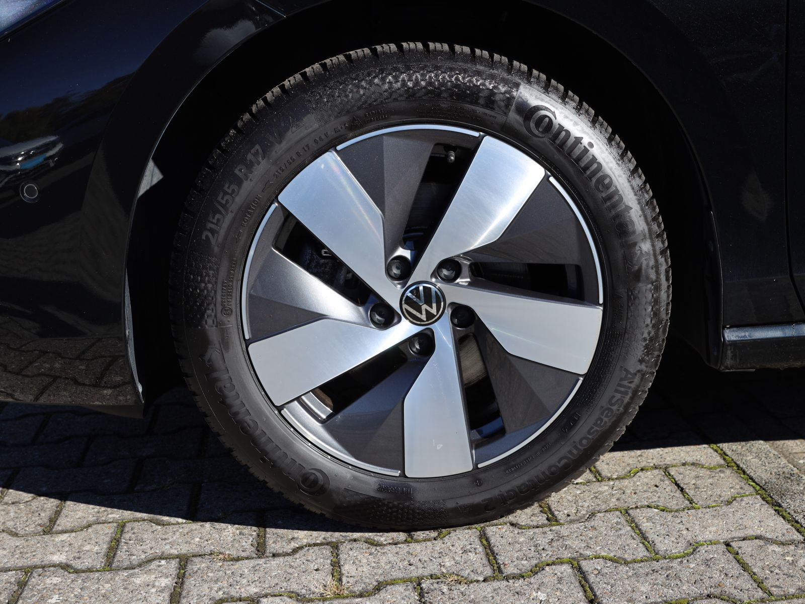 Volkswagen Passat Variant 1.5 eTSI DSG Business, Navi, LED, AHK, Area View inkl. Rückfahrkamera