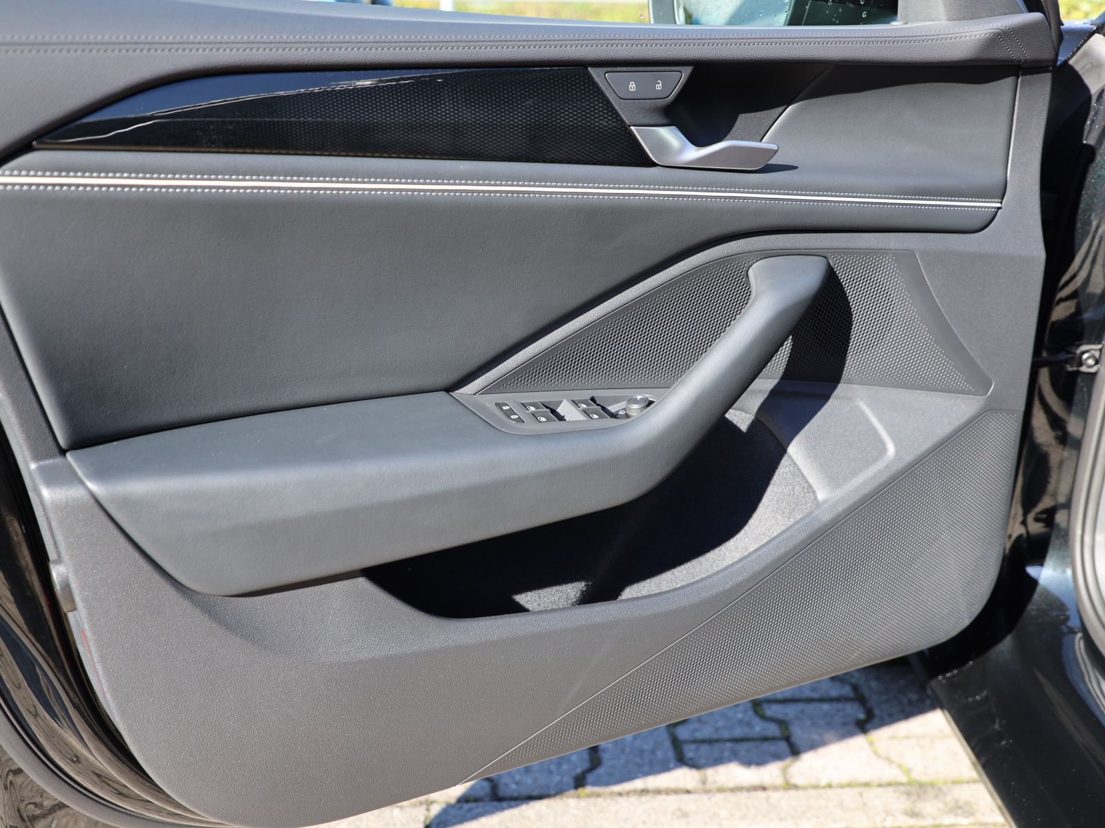 Volkswagen Passat Variant 1.5 eTSI DSG Business, Navi, LED, AHK, Area View inkl. Rückfahrkamera