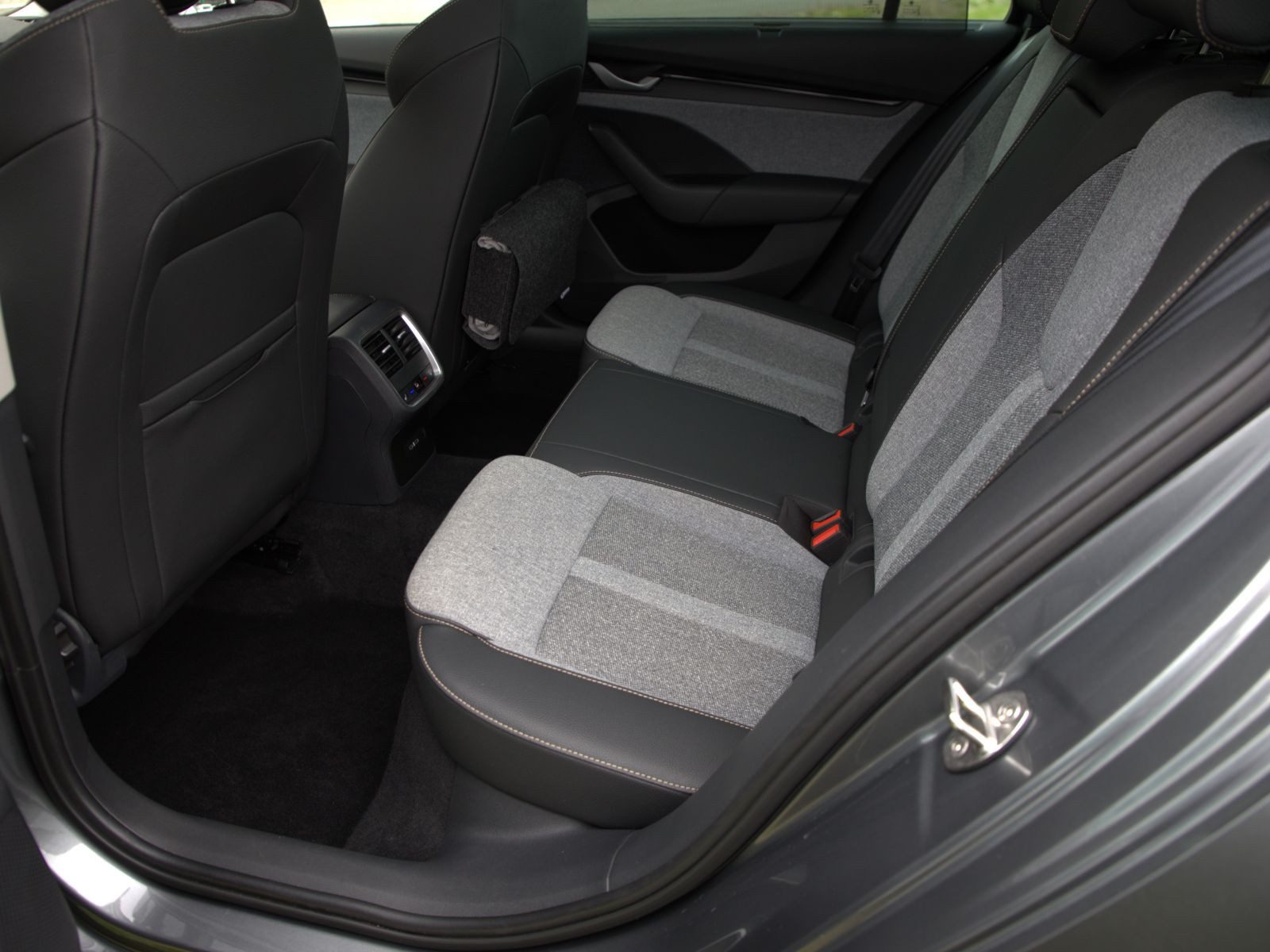 Skoda Octavia Combi Tour 2.0 TDI Matrix HUD Canton ACC