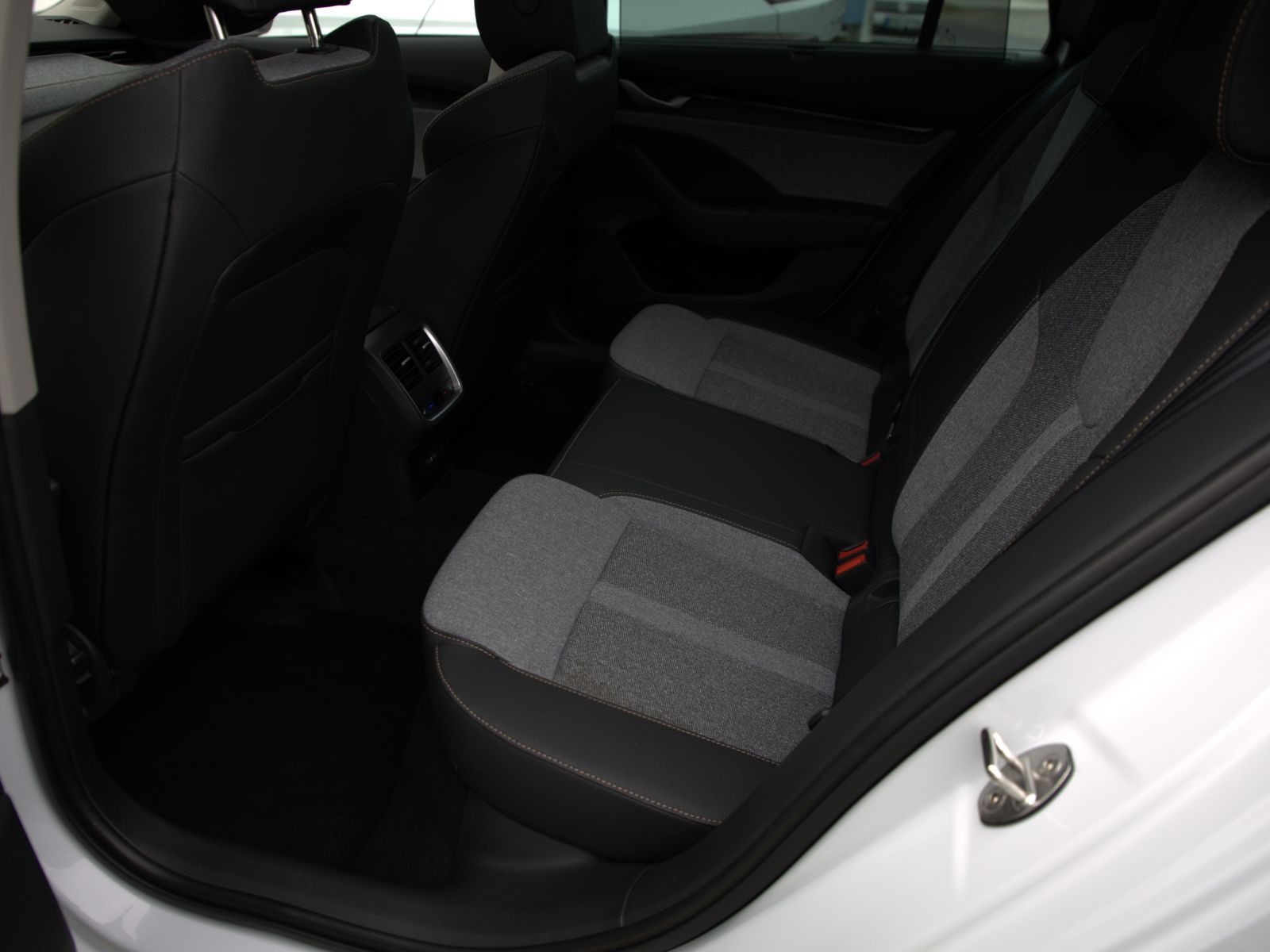 Skoda Octavia Combi Tour 2.0 TDI Navi Matrix HUD ACC