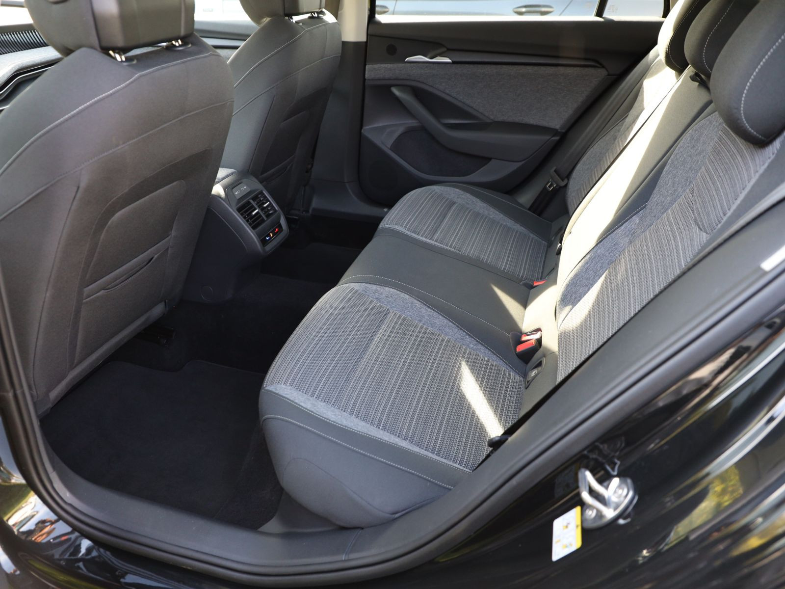 Skoda Superb Combi Selection 2.0 TSI DSG 4X4 Navi HuD