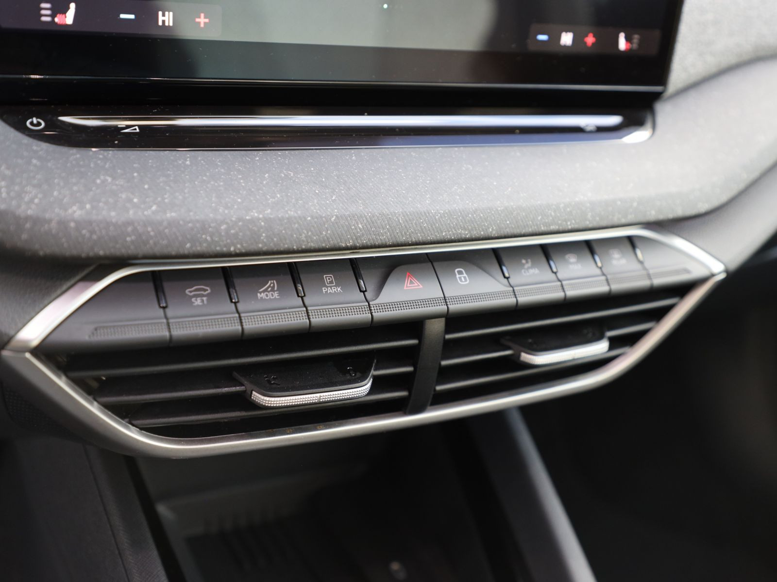 Skoda Octavia Combi Tour 2.0TDI 110kW  DSG Navi AHK Panorama
