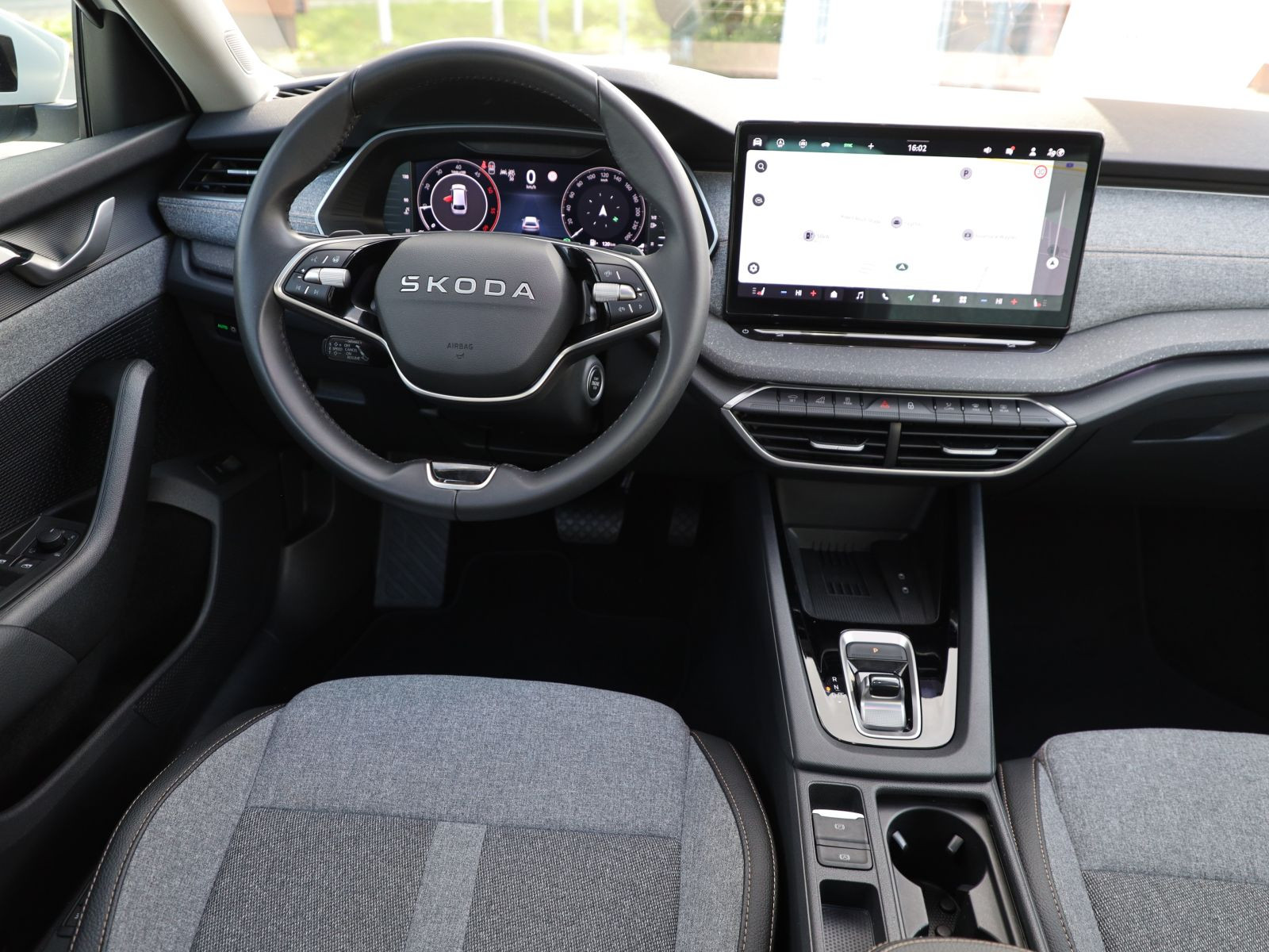 Skoda Octavia Combi Tour 2.0TDI 110kW  DSG Navi AHK Panorama