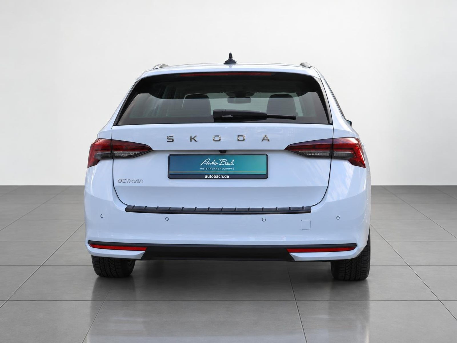 Skoda Octavia Combi Tour 2.0TDI 110kW  DSG Navi AHK Panorama