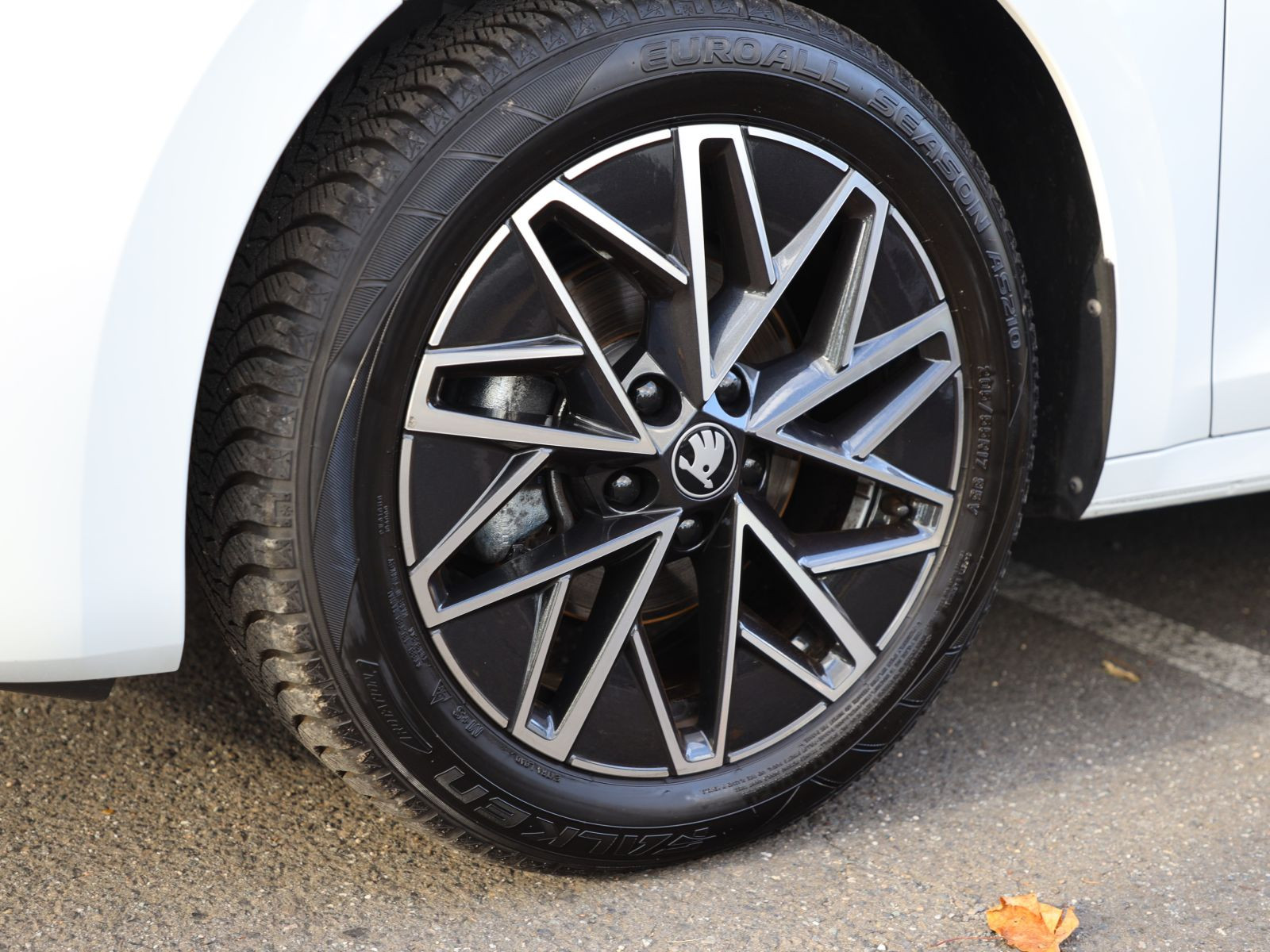 Skoda Octavia Combi Tour 2.0TDI 110kW  DSG Navi AHK Panorama