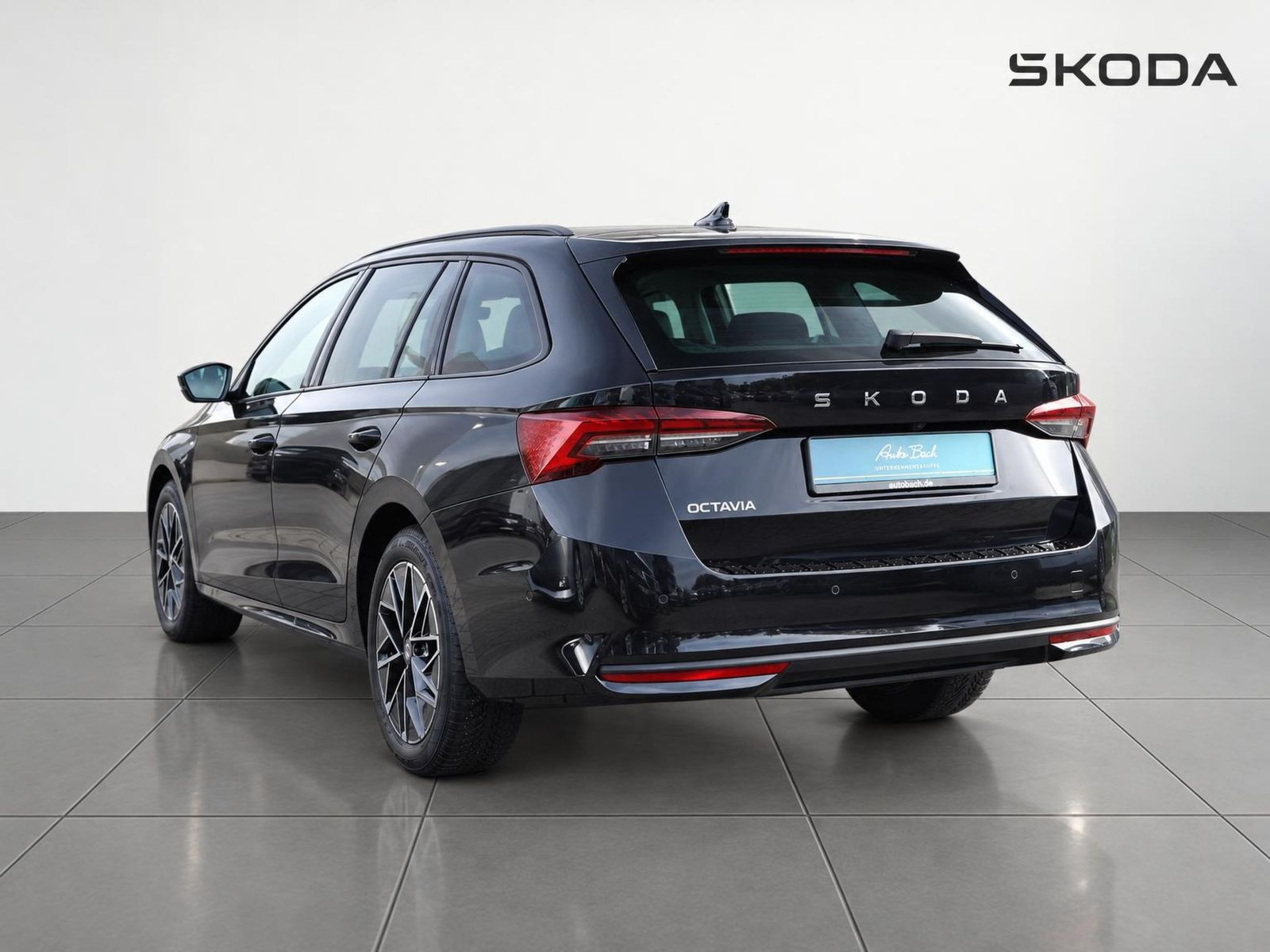 Skoda Octavia Combi Tour 2.0TDI 110kW DSG Navi ACC