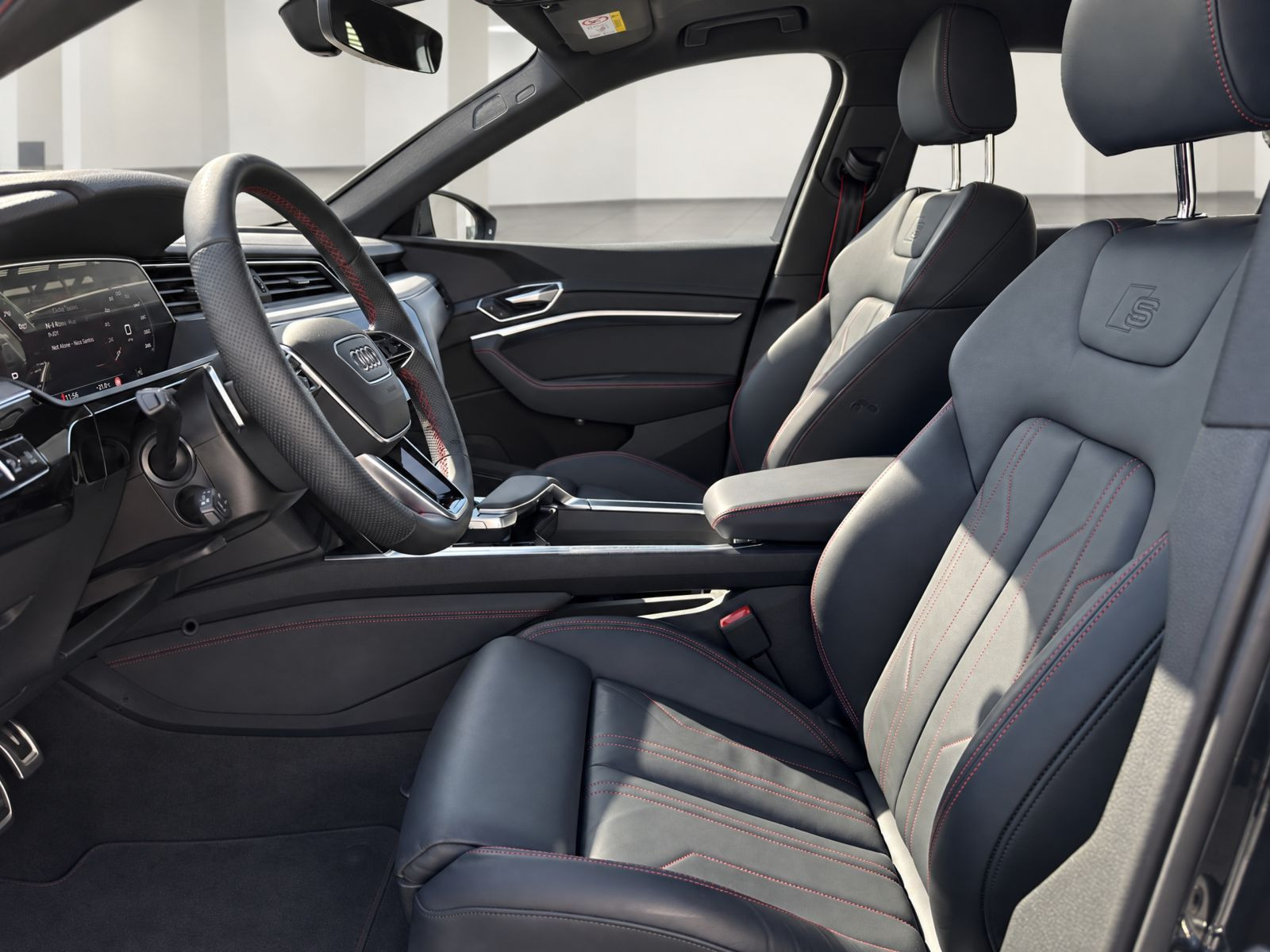 Audi Q8 e-tron S line 50 Matrix Standklima Luftfederung HuD AHK