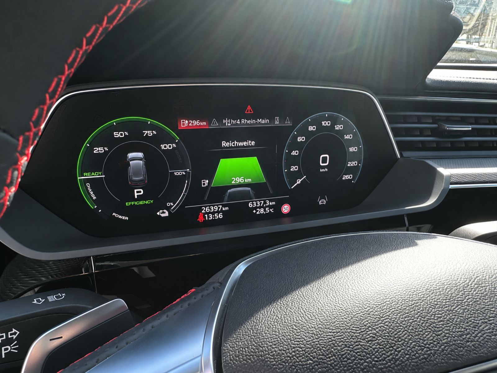 Audi Q8 e-tron S line 50 Matrix Standklima Luftfederung HuD AHK