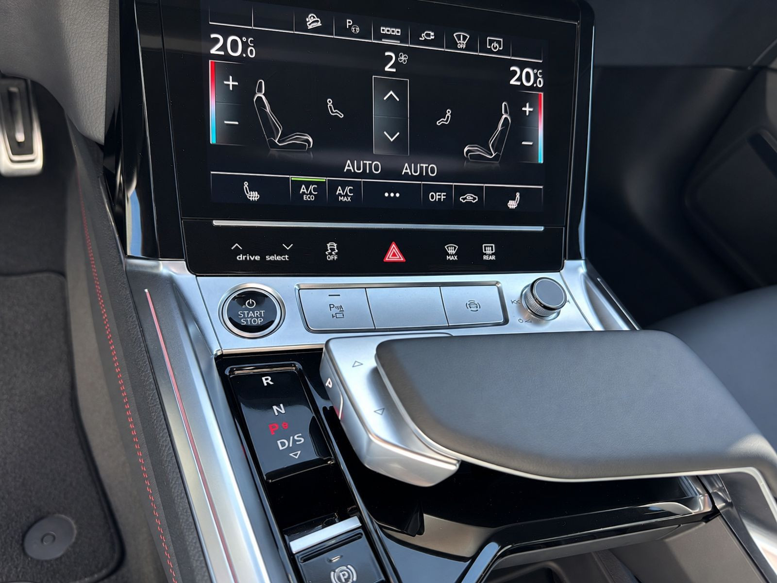 Audi Q8 e-tron S line 50 Matrix Standklima Luftfederung HuD AHK