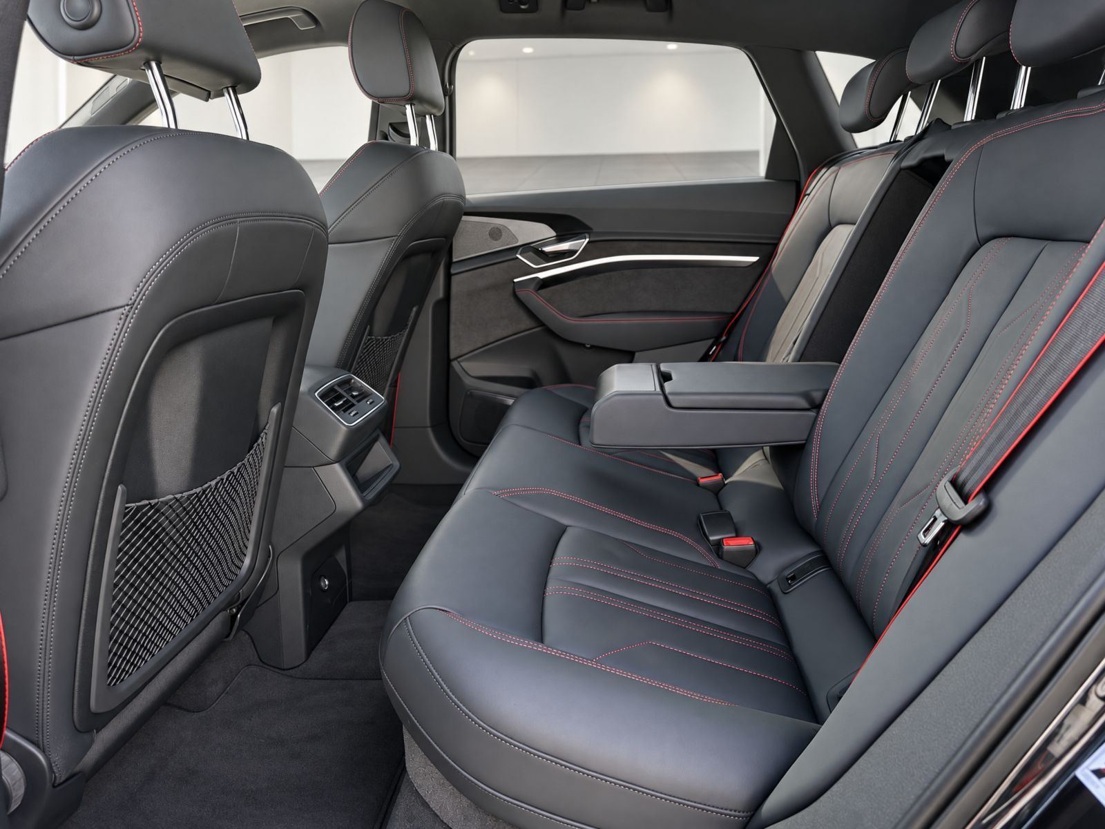 Audi Q8 e-tron S line 50 Matrix Standklima Luftfederung HuD AHK